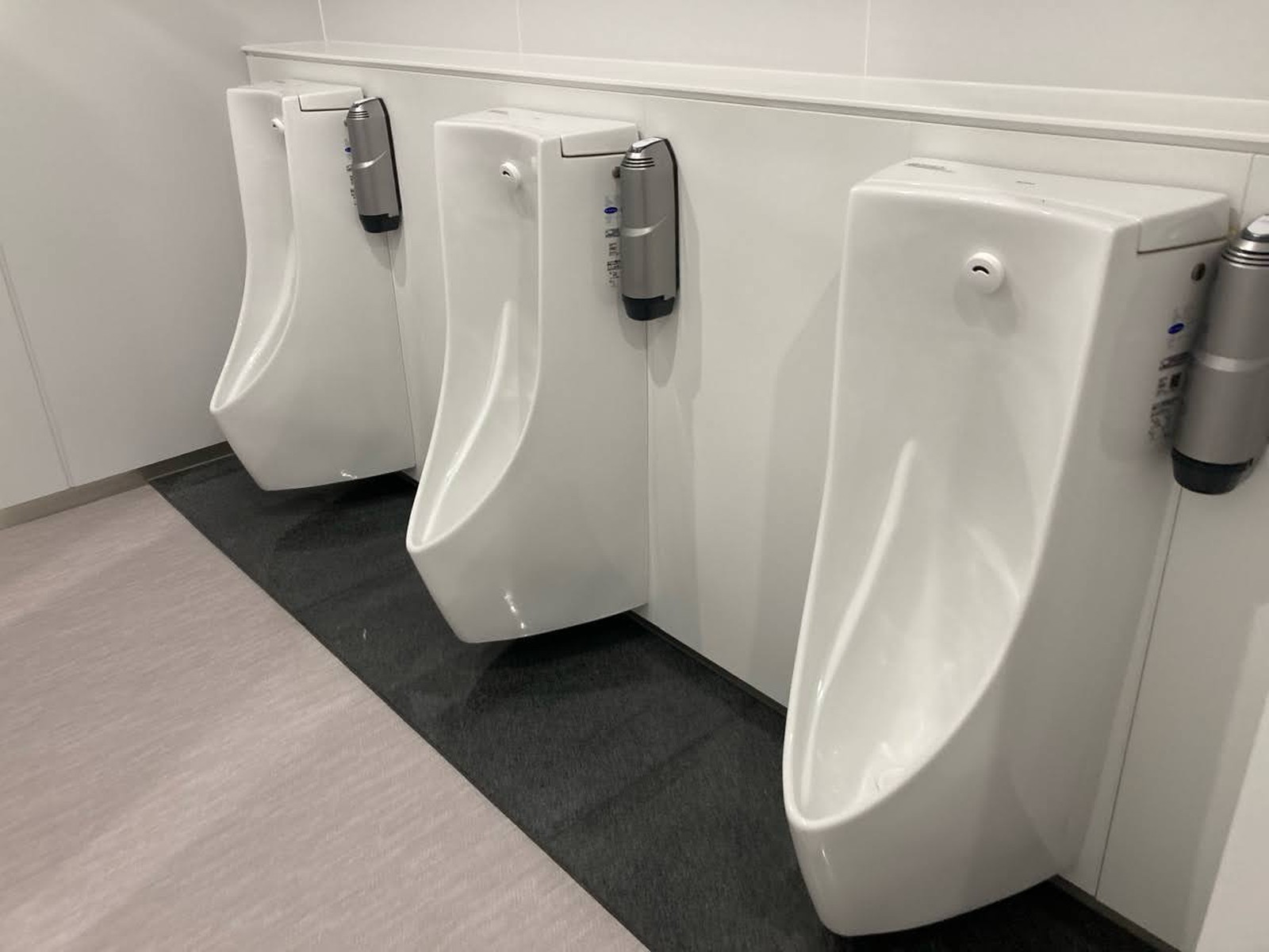 男性用トイレ
