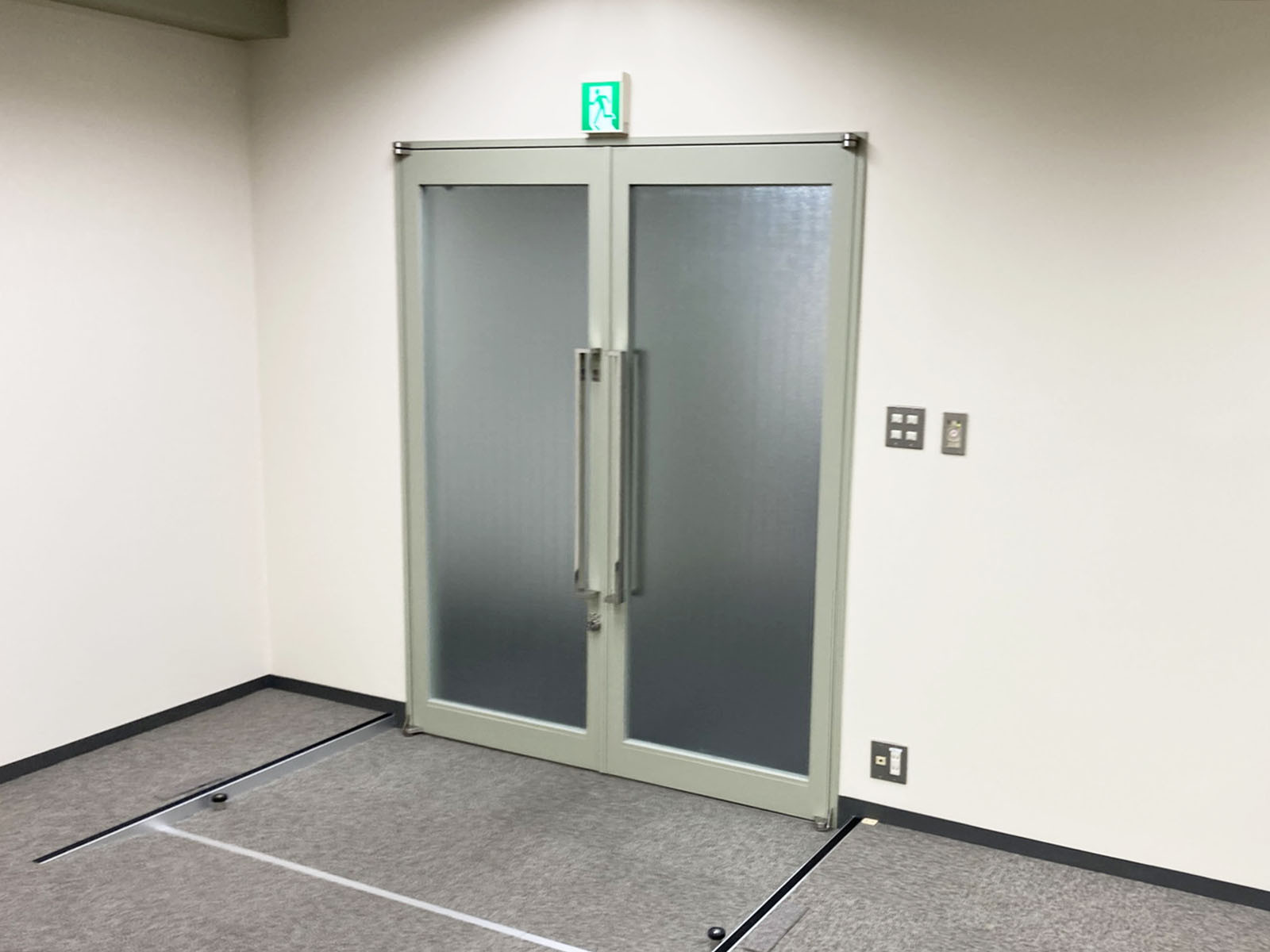 貸室出入口