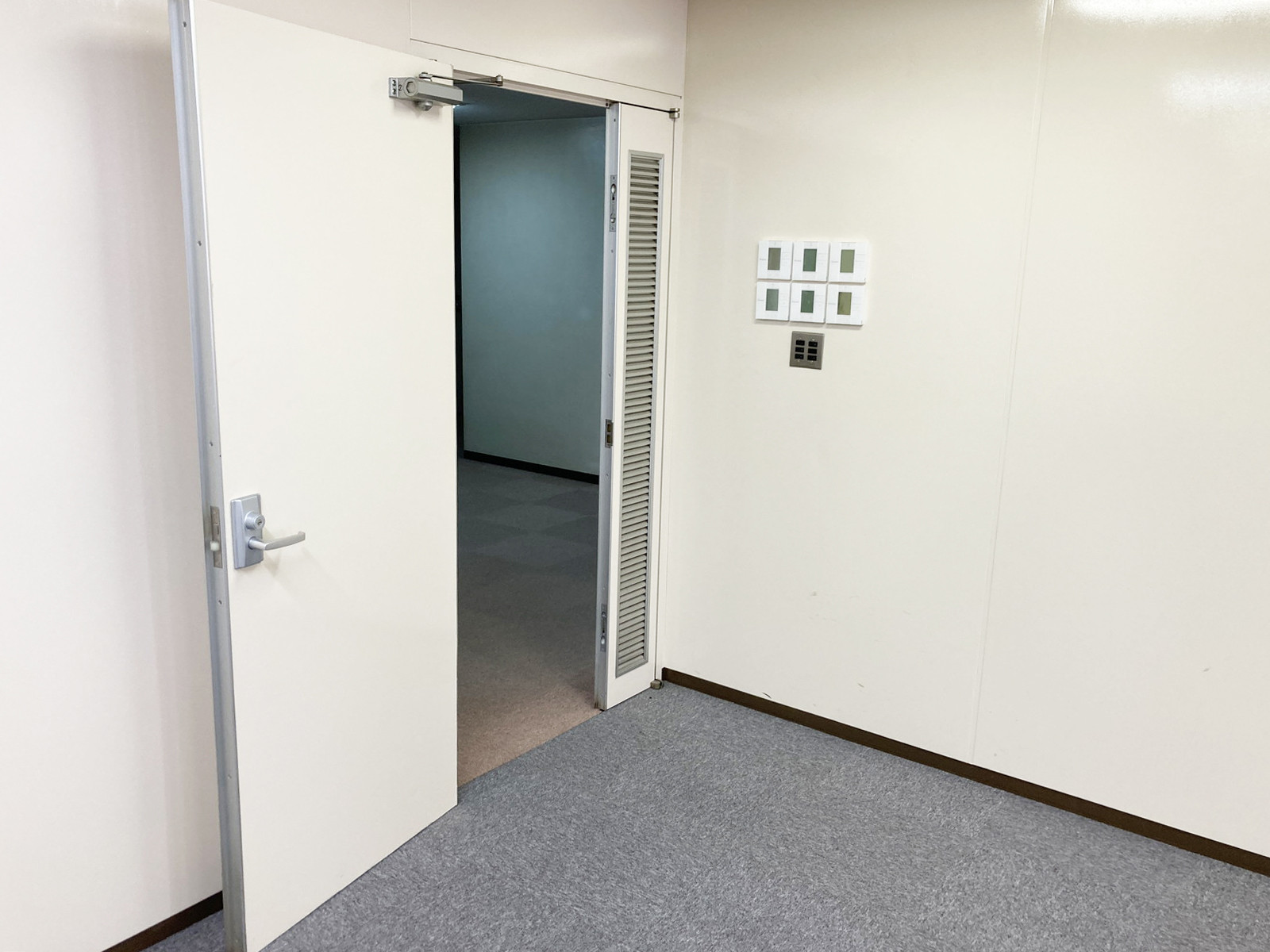 貸室出入口