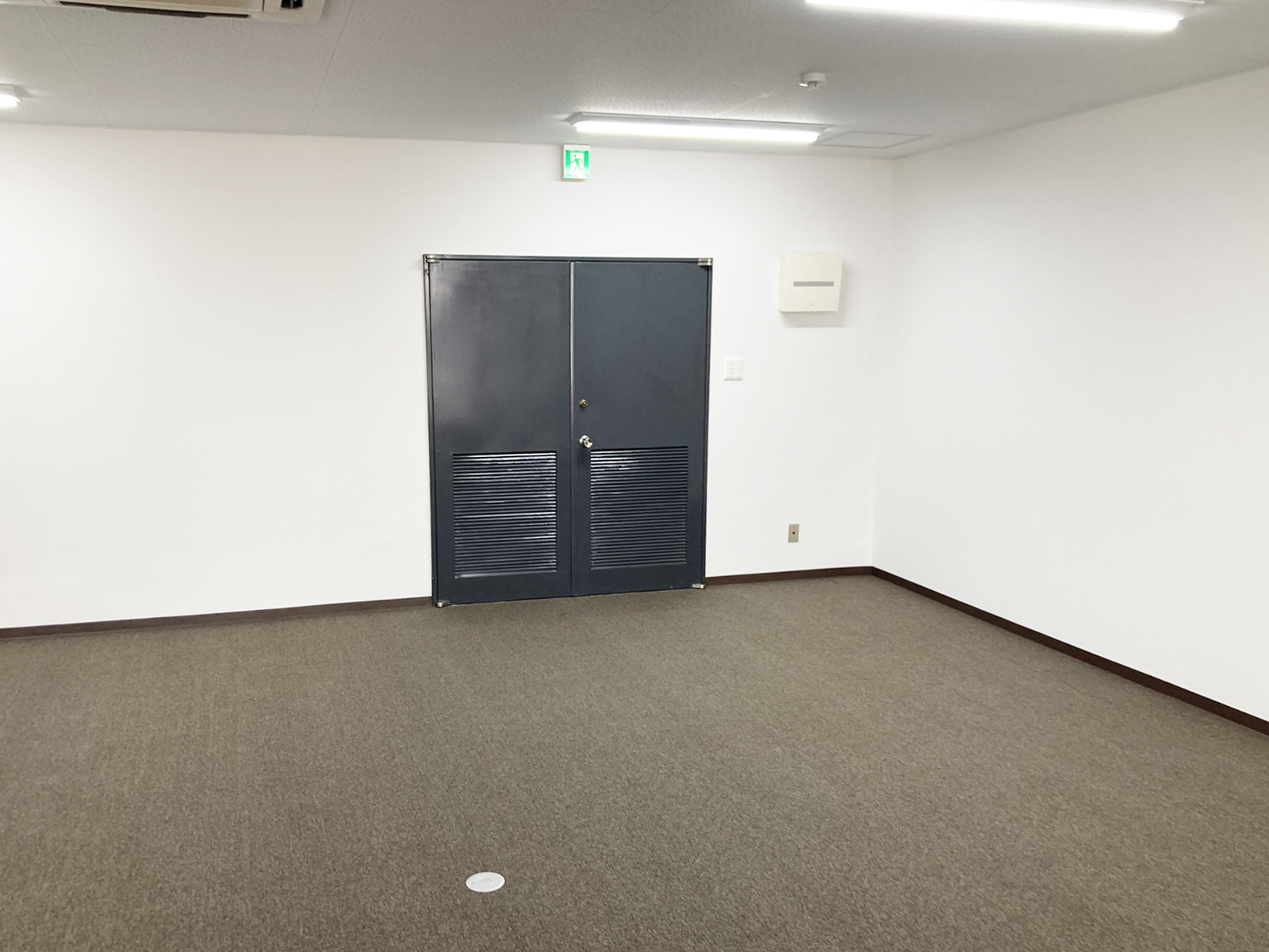 貸室出入口