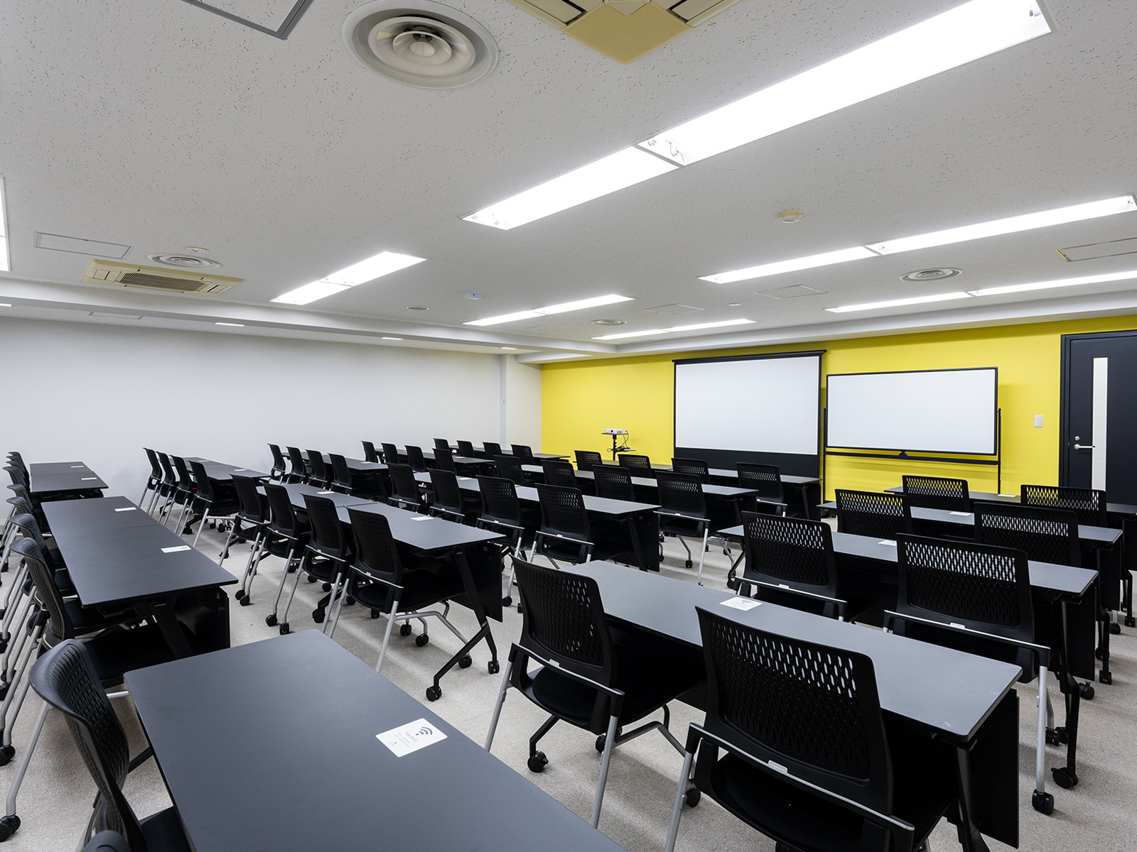 室内8