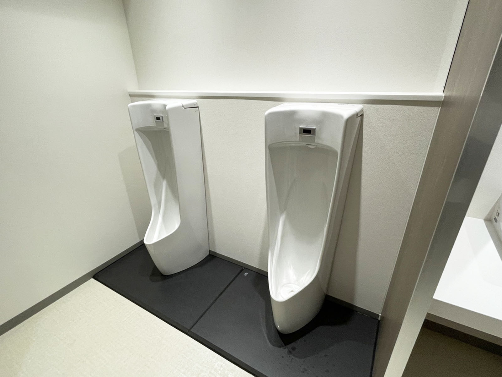 男性用トイレ