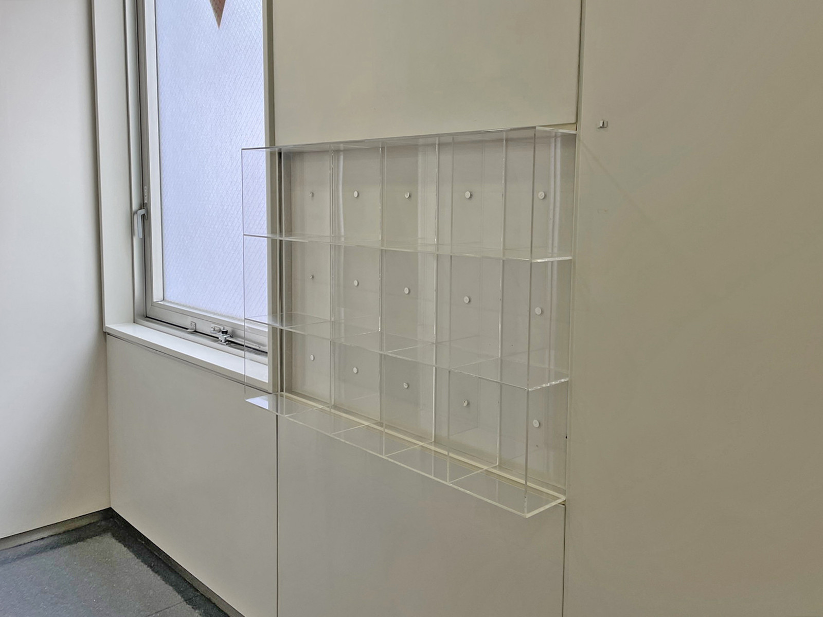 女性トイレ専用収納棚