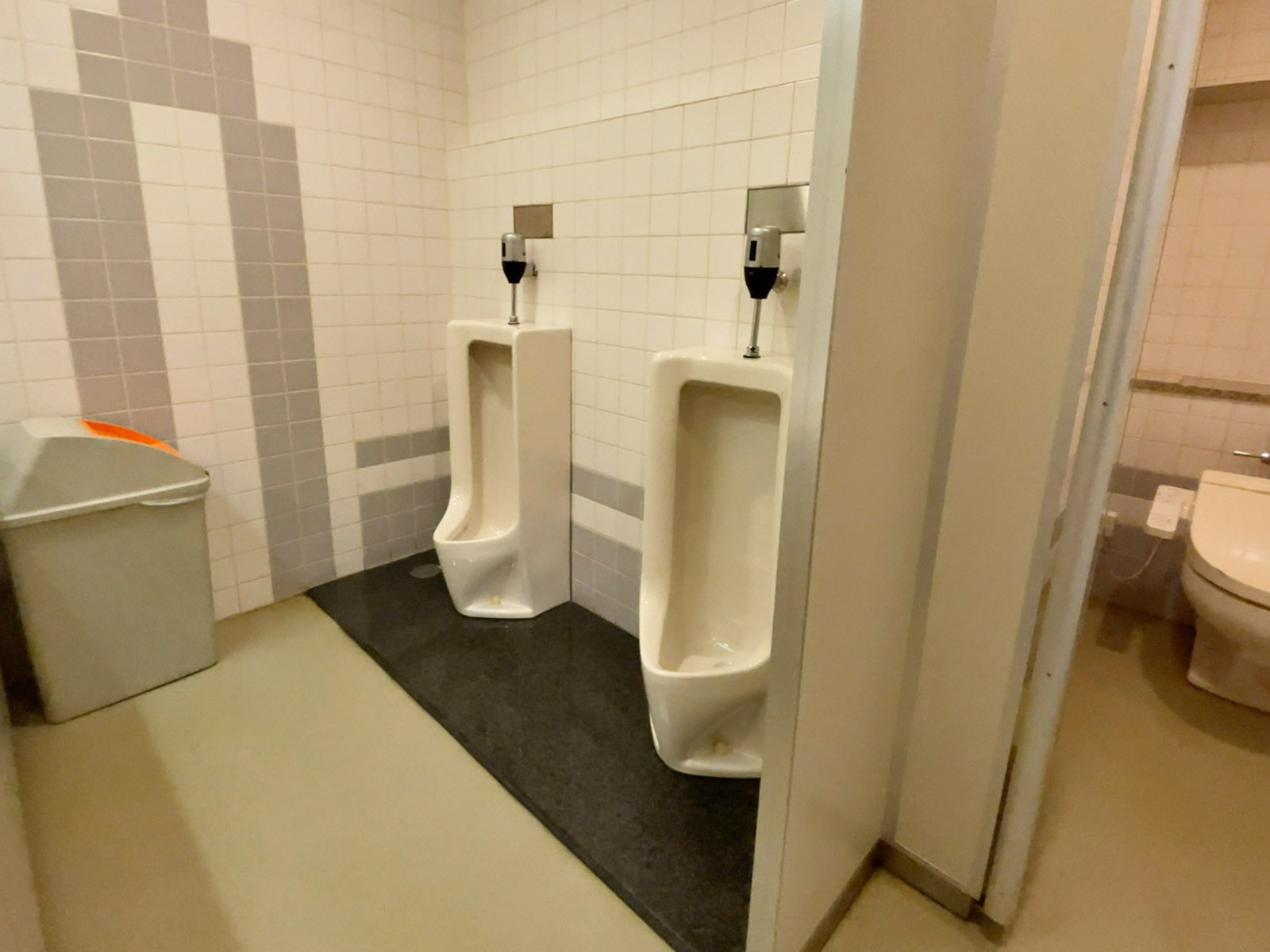 男性用トイレ