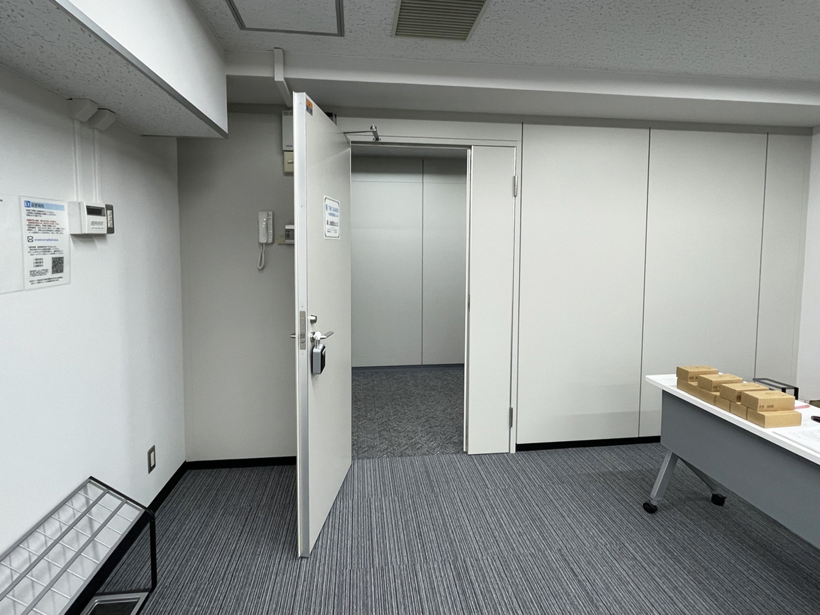 貸室出入口