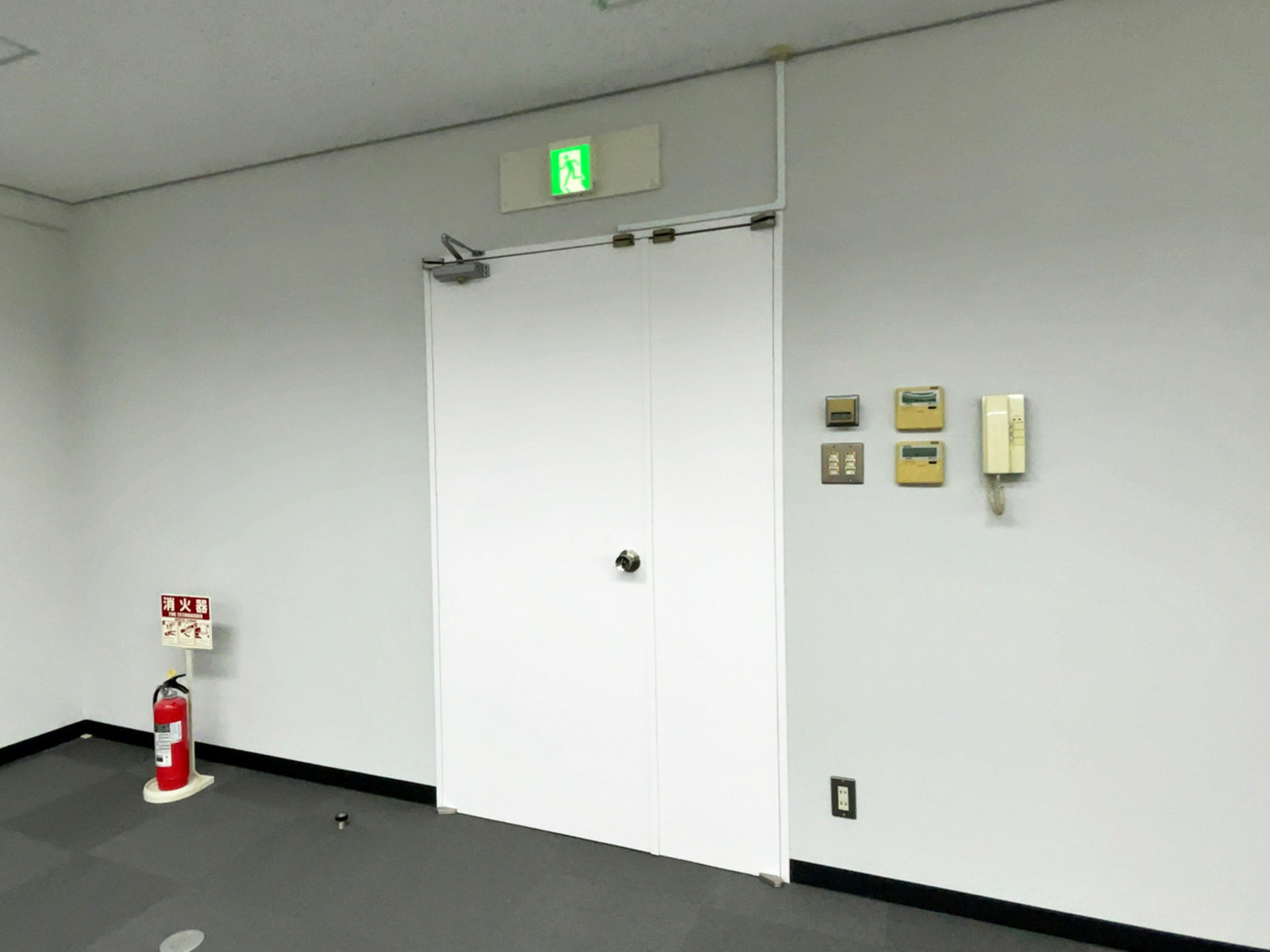 貸室出入口