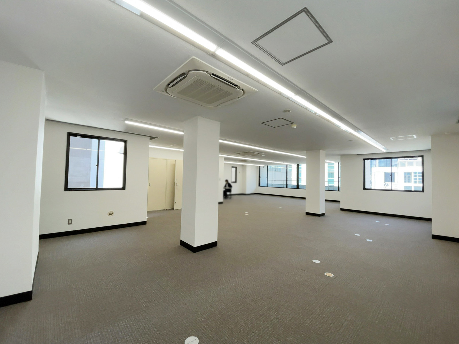 オフィス室内参考画像（9階・約39坪）
