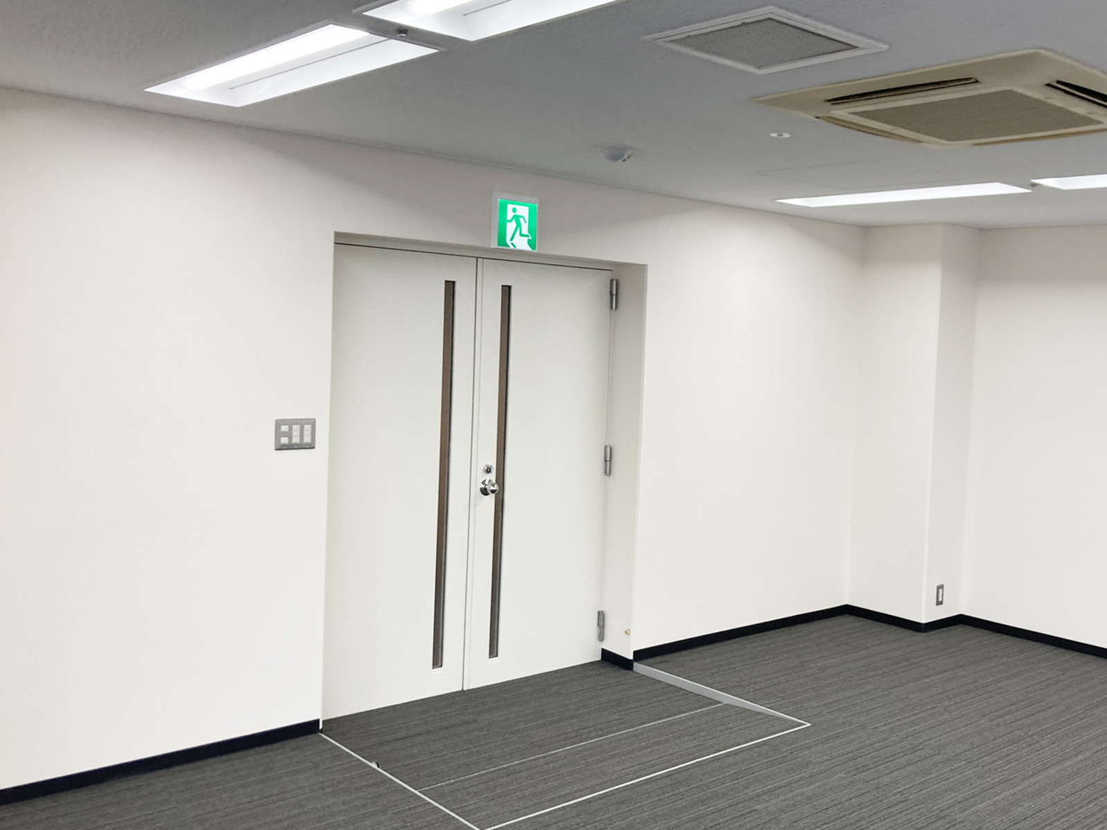 貸室出入口