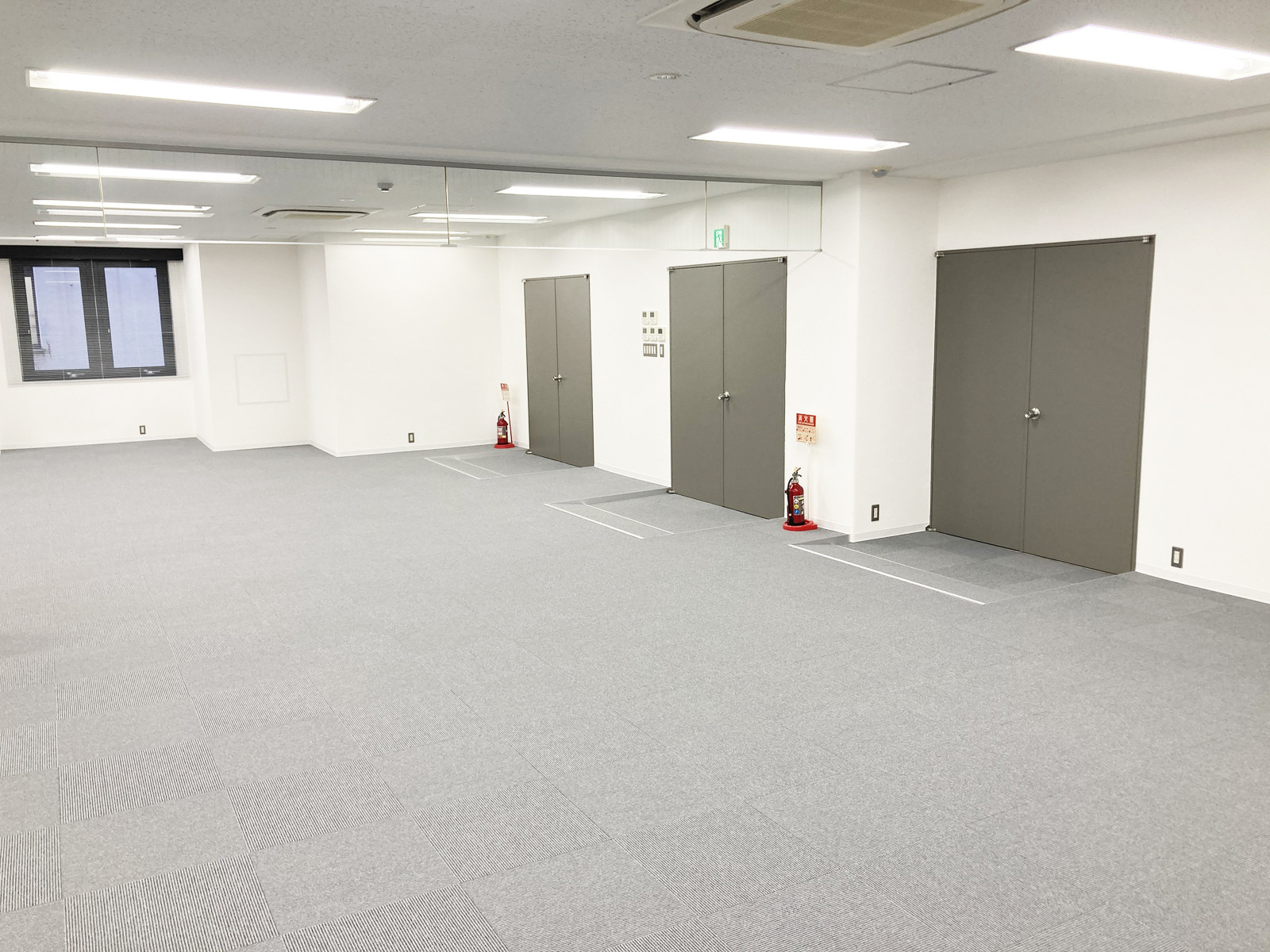 貸室出入口