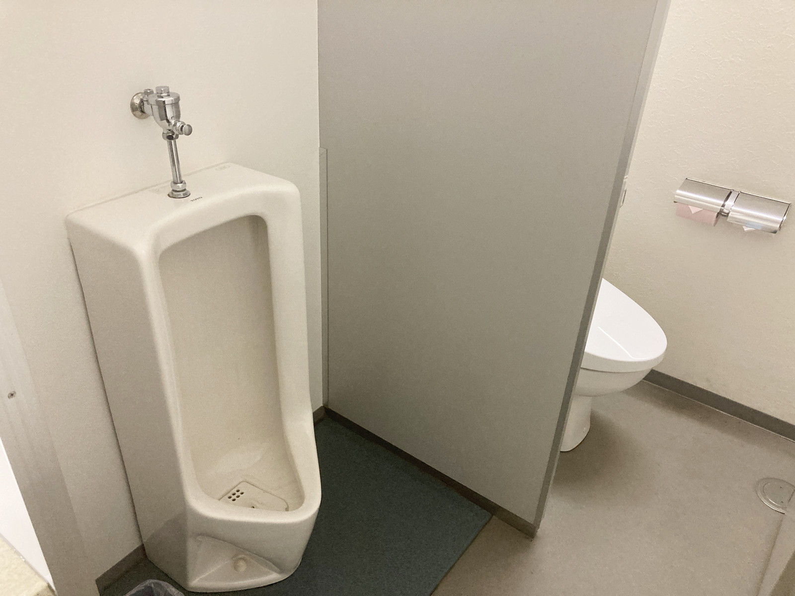 男性用トイレ