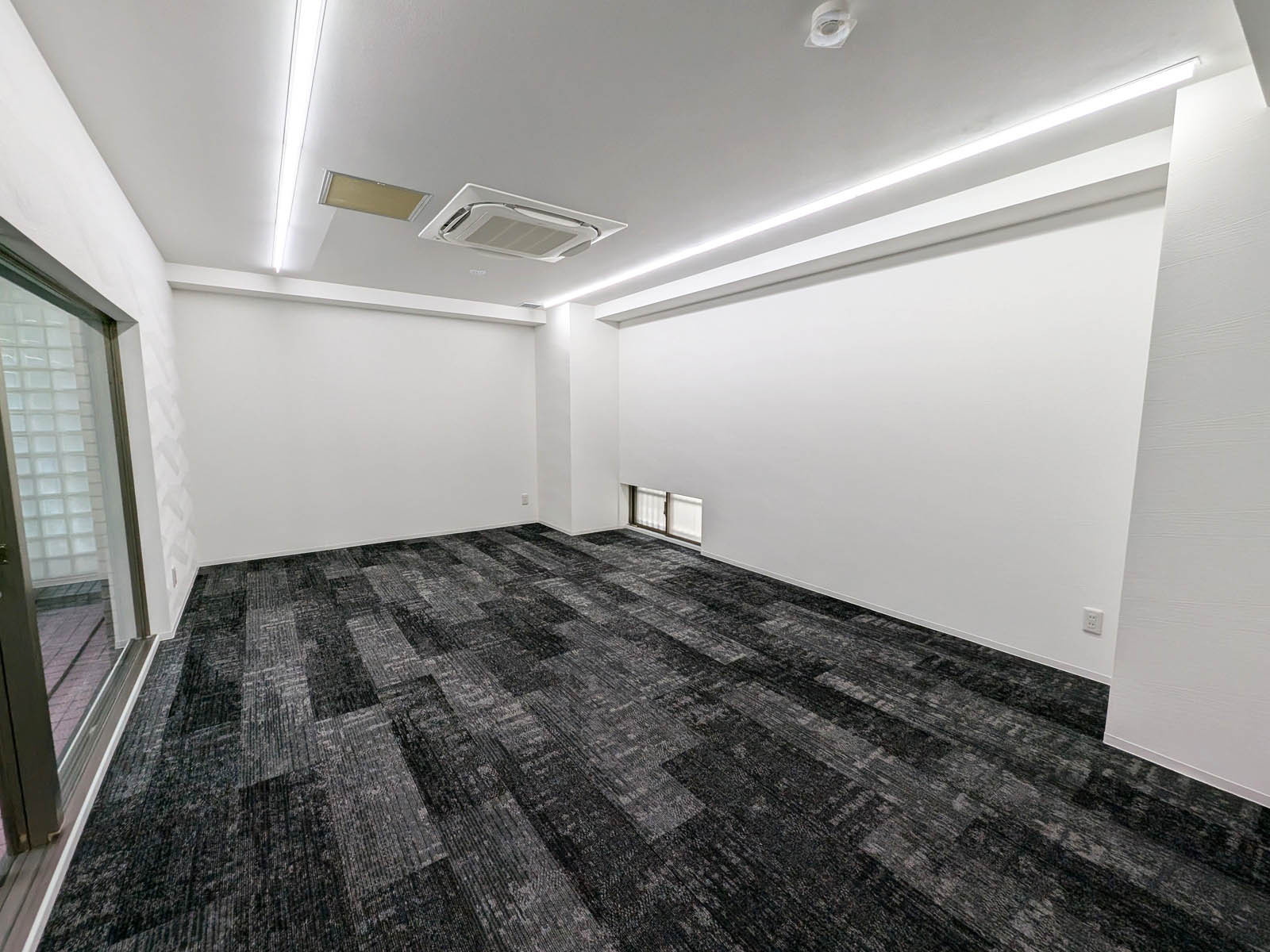 貸室奥側のお部屋