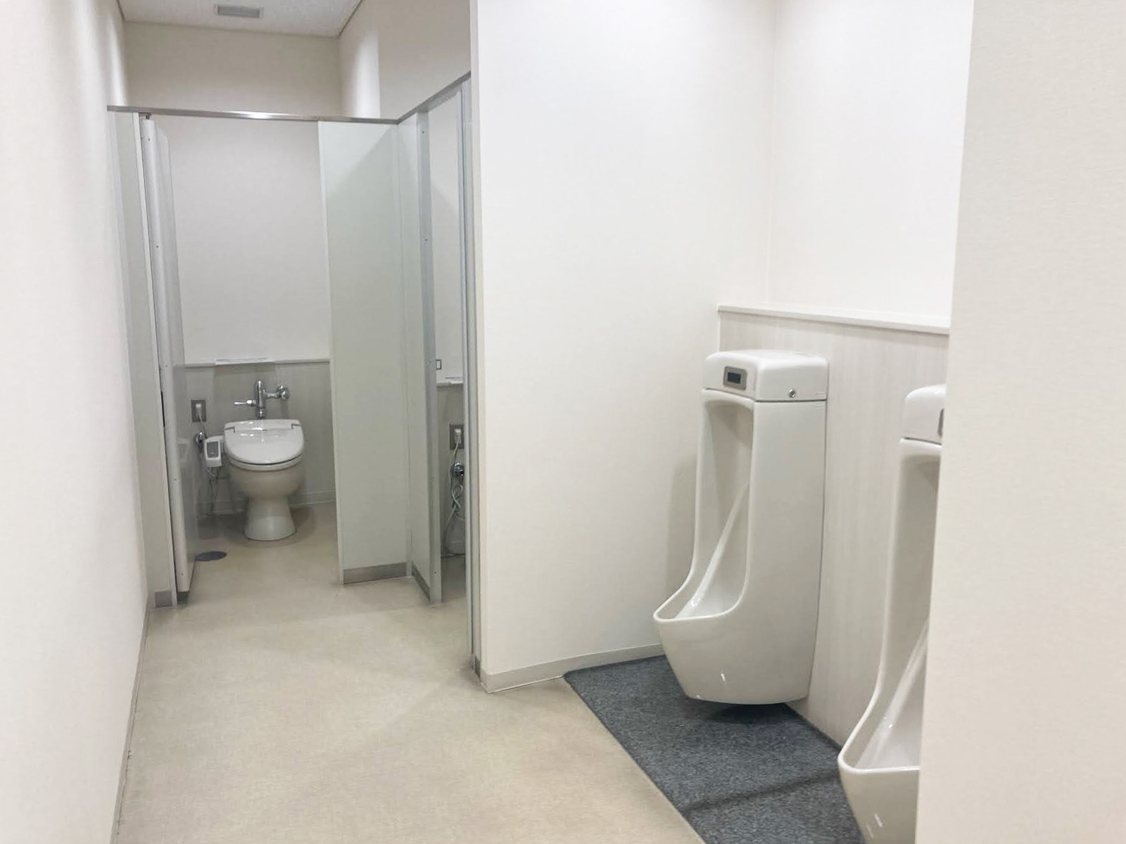 男性用トイレ