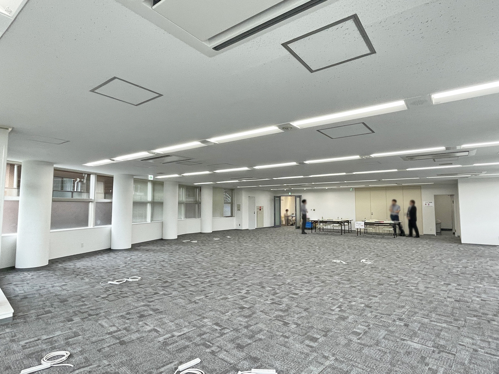 貸室奥側から見た室内