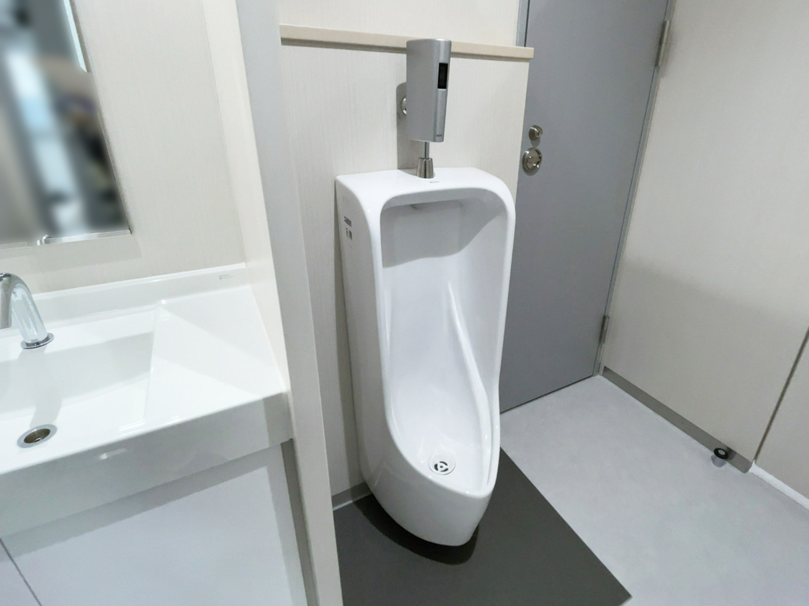 男性用トイレ