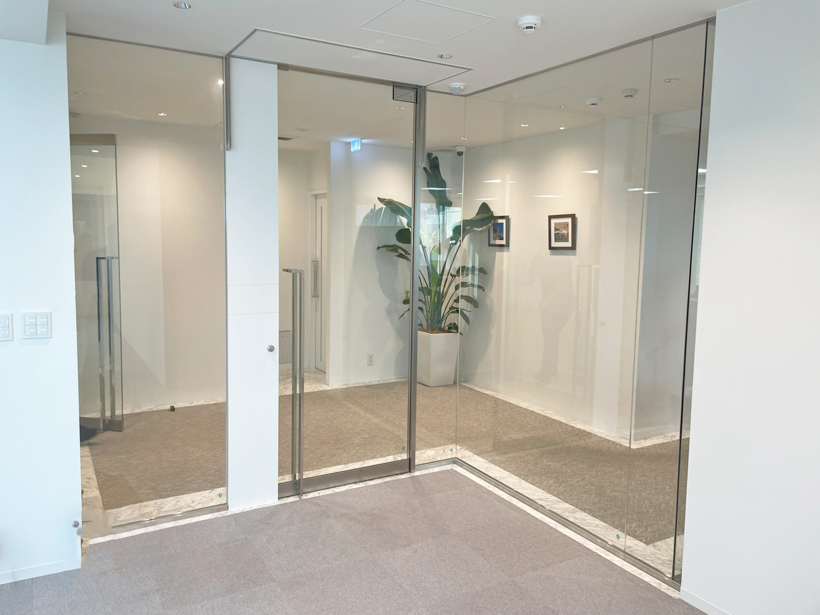 貸室出入口