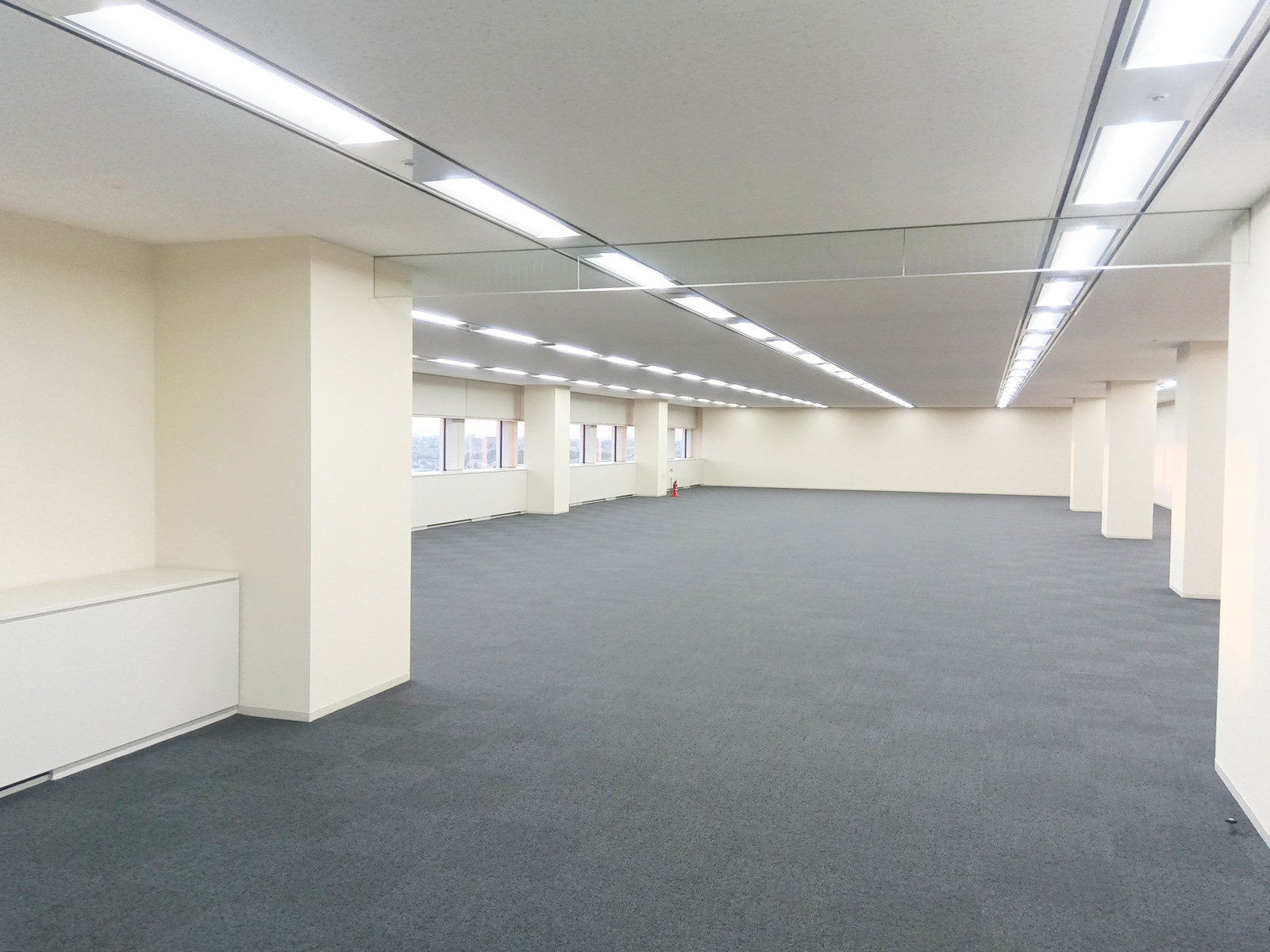 オフィス室内参考画像