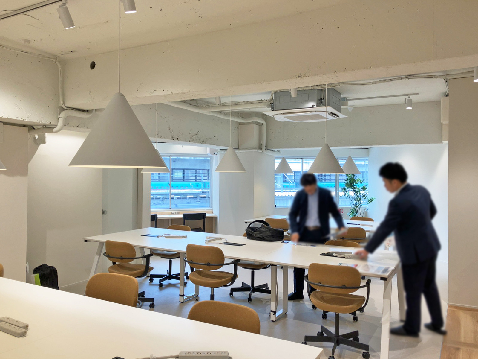貸室奥側から見た室内