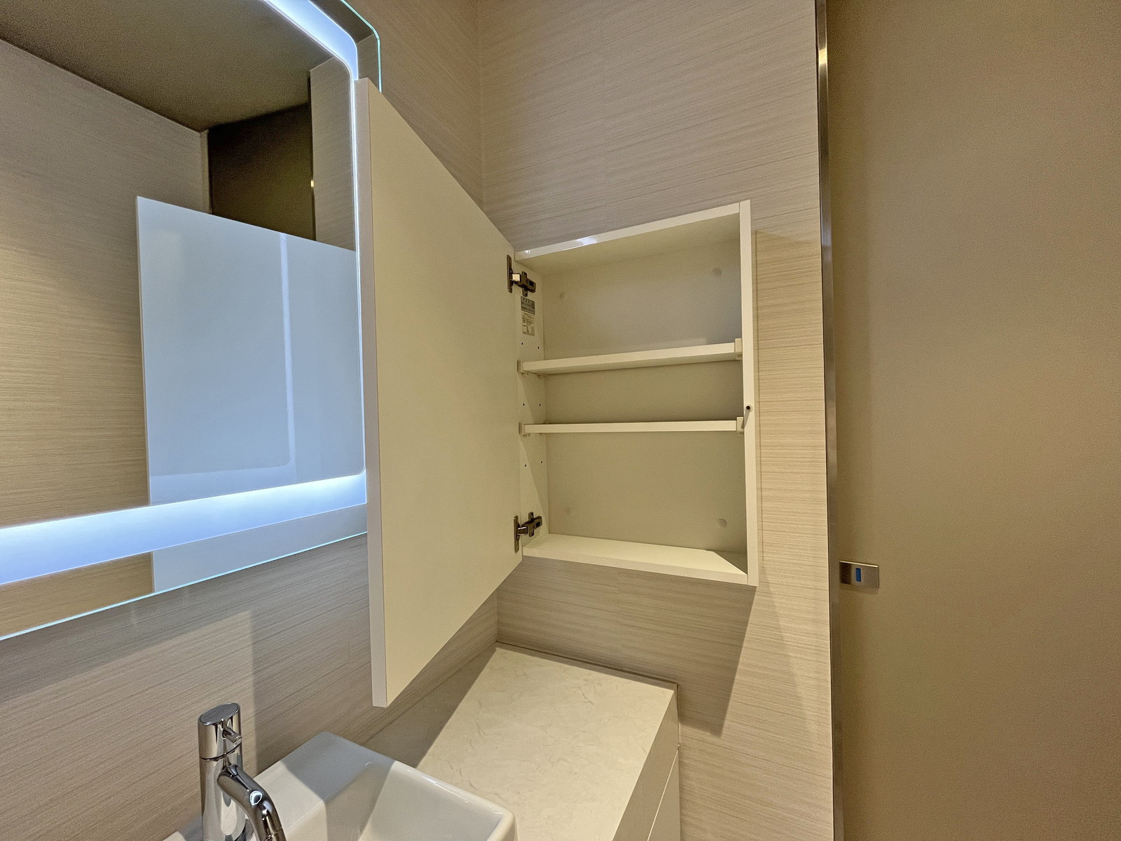 女性用トイレ専用小物入れ