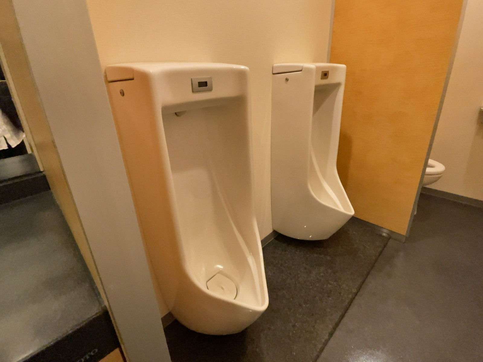 男性用トイレ