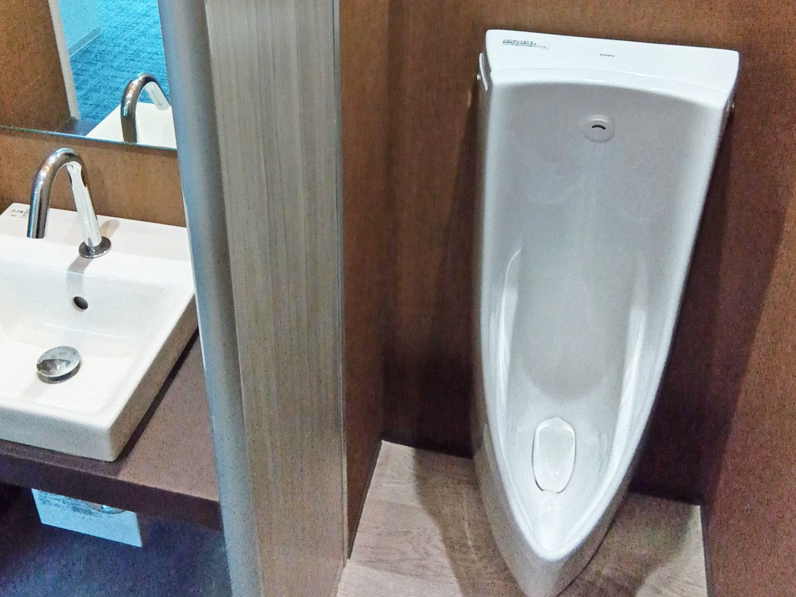 男性用トイレ