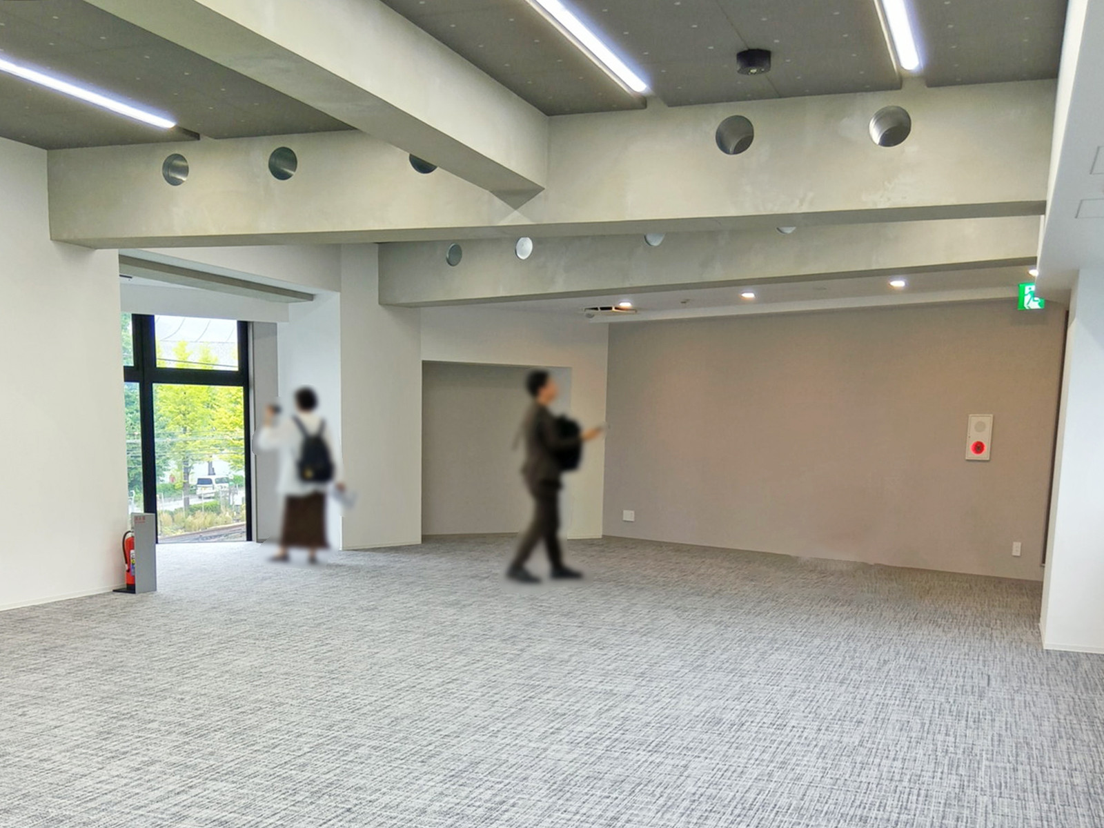貸室奥側から見た室内