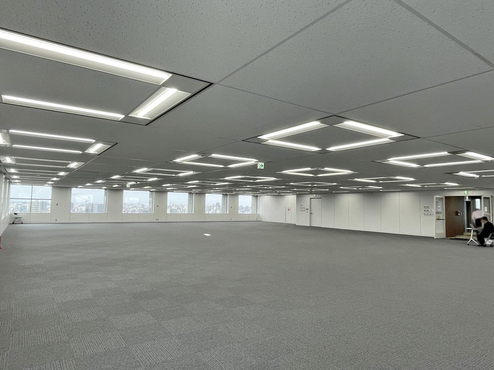 貸室奥側から見た室内