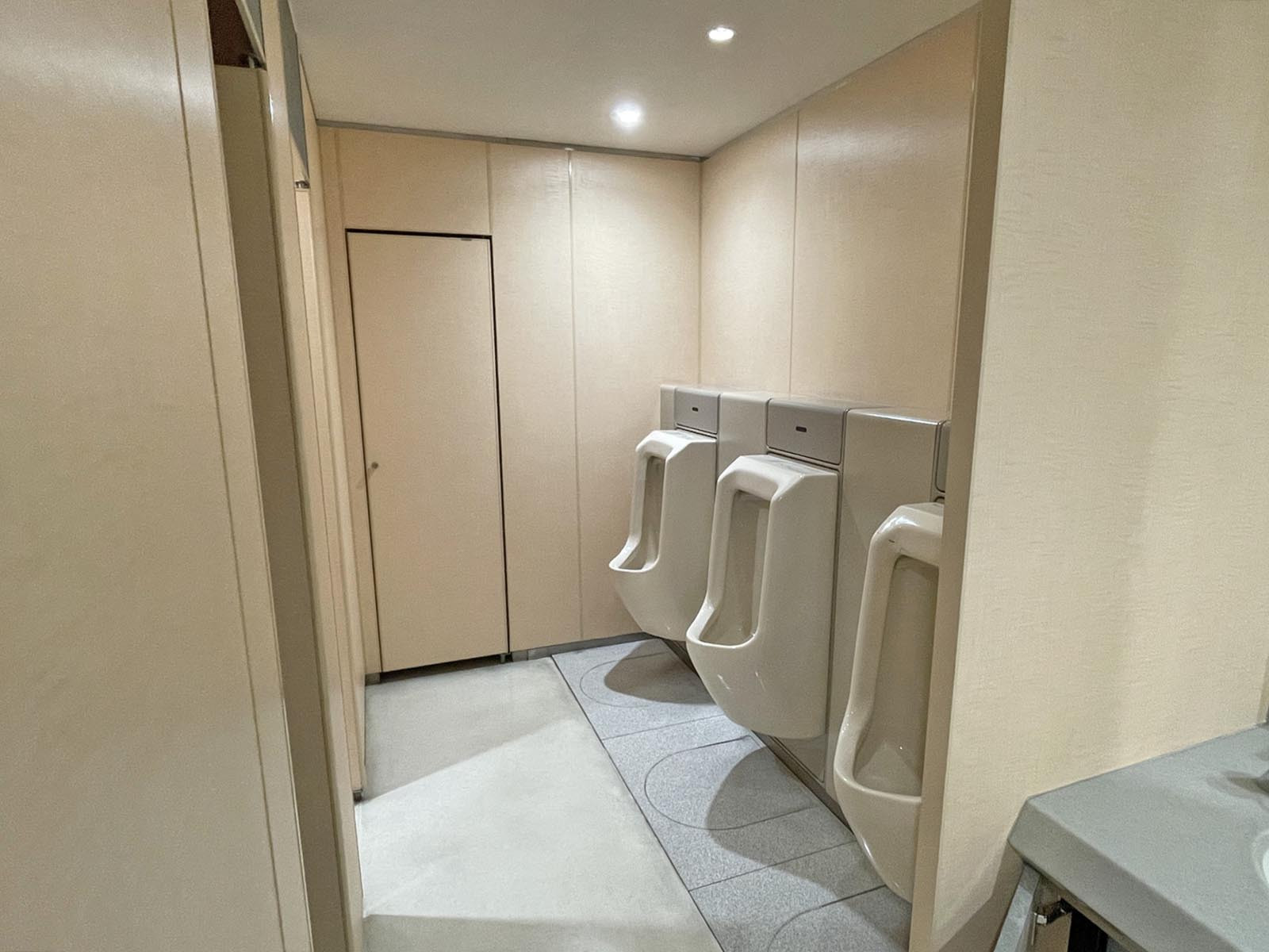 男性用トイレ