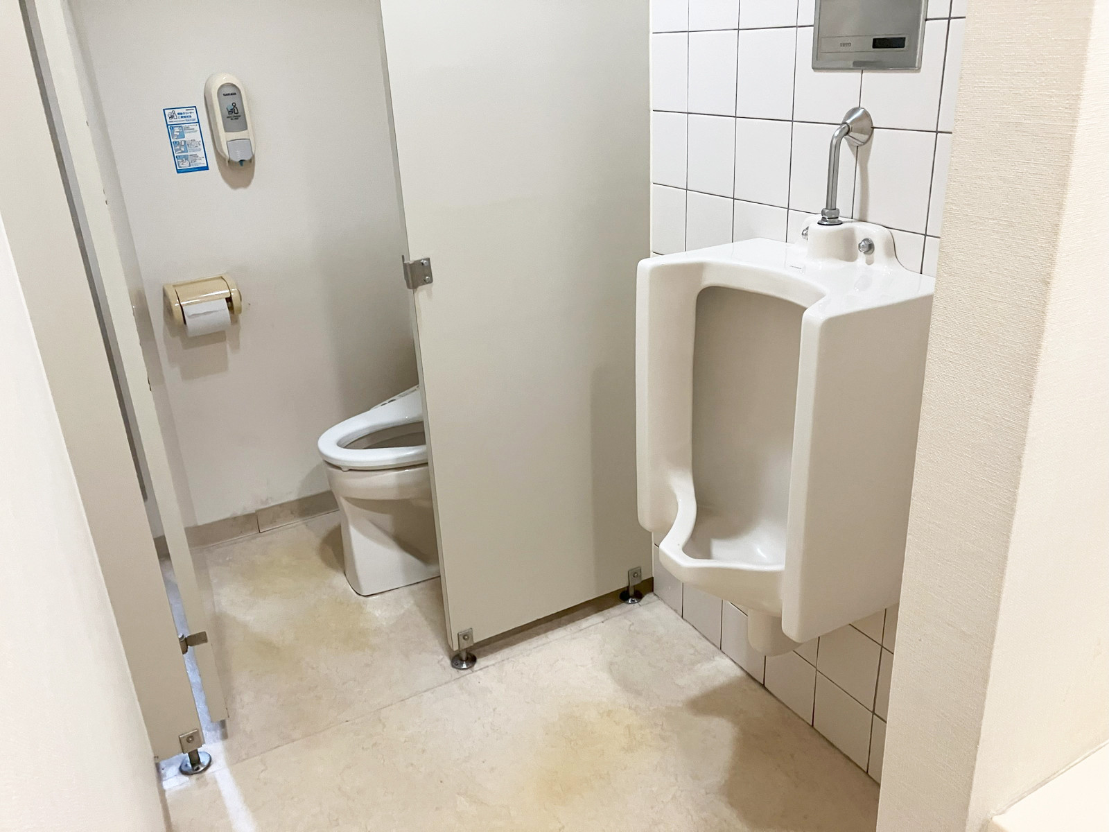 男性用トイレ
