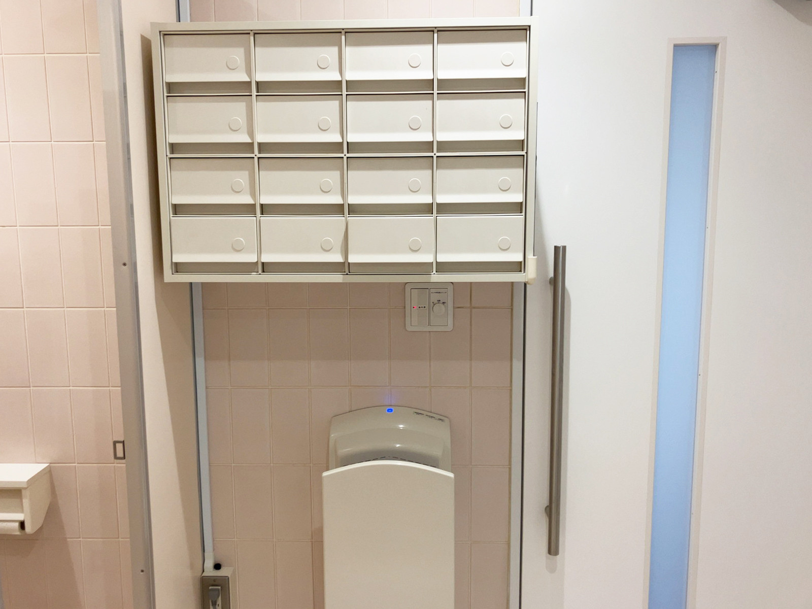トイレ内の小物入れ