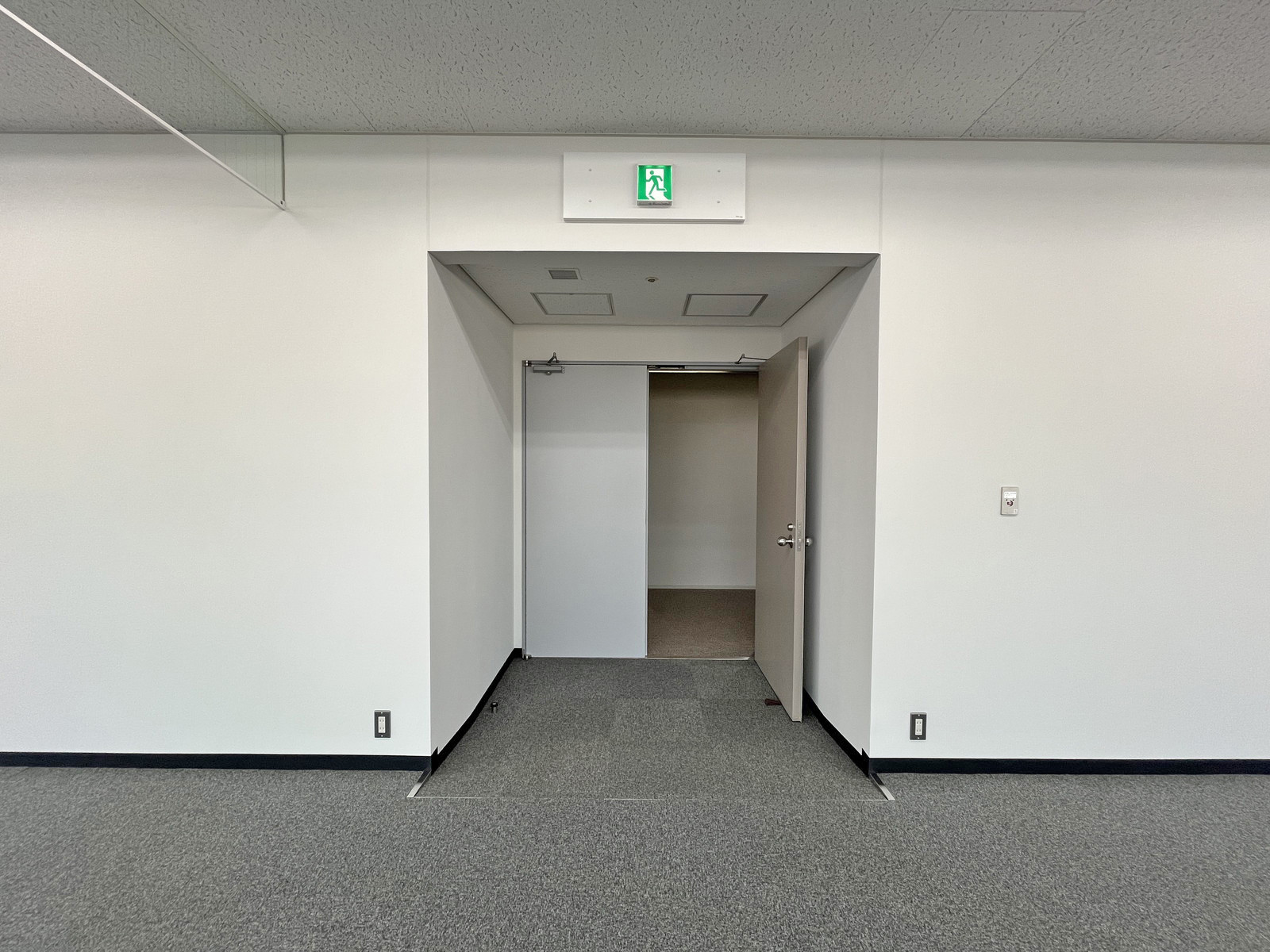 貸室出入口