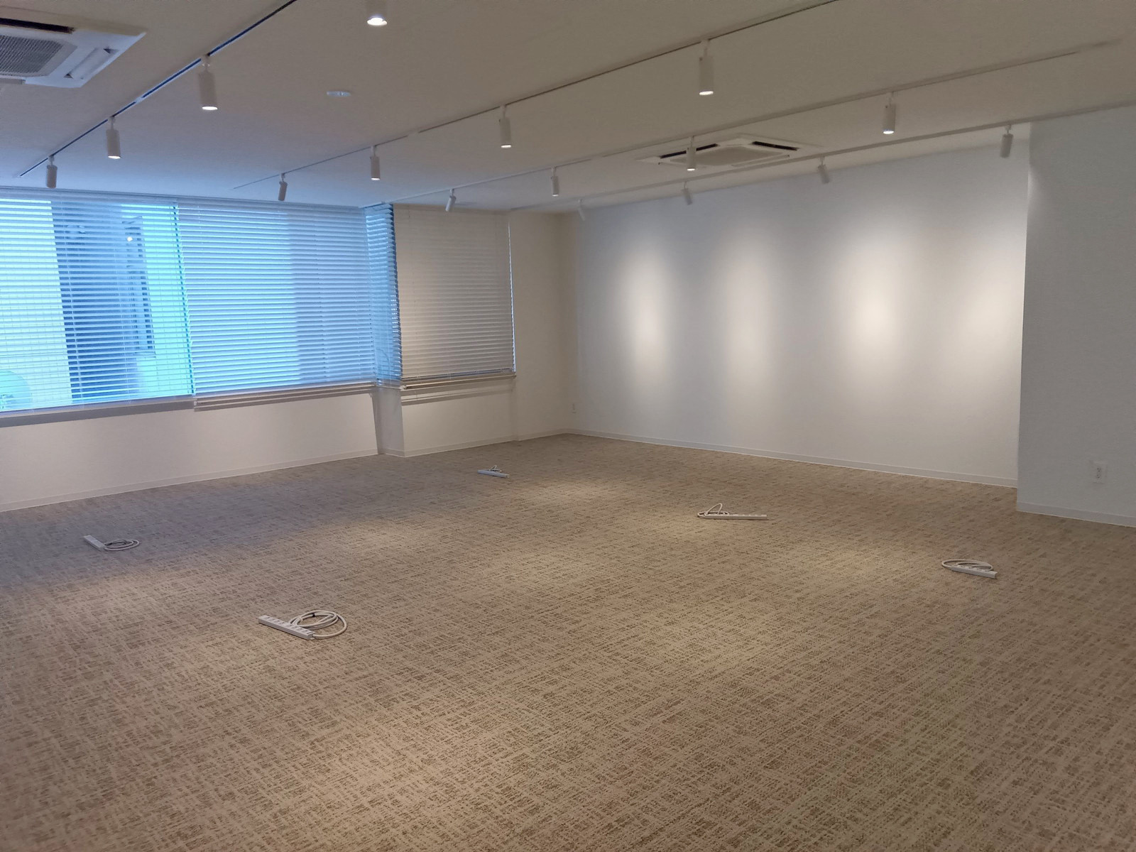 オフィス室内参考画像
