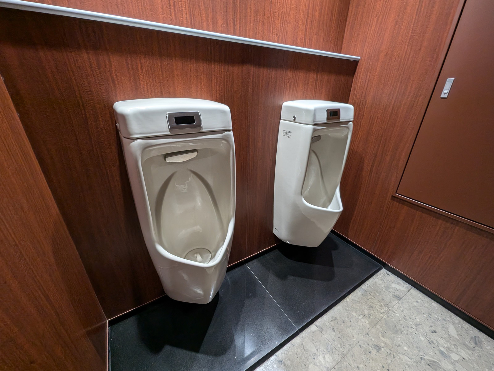 男性用トイレ