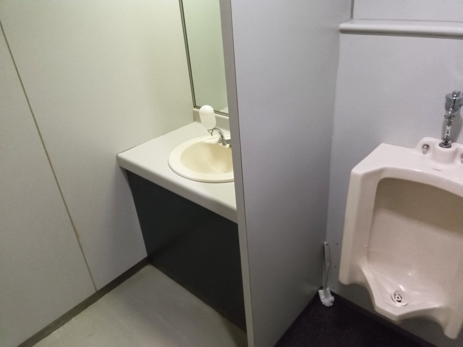 男性用トイレ