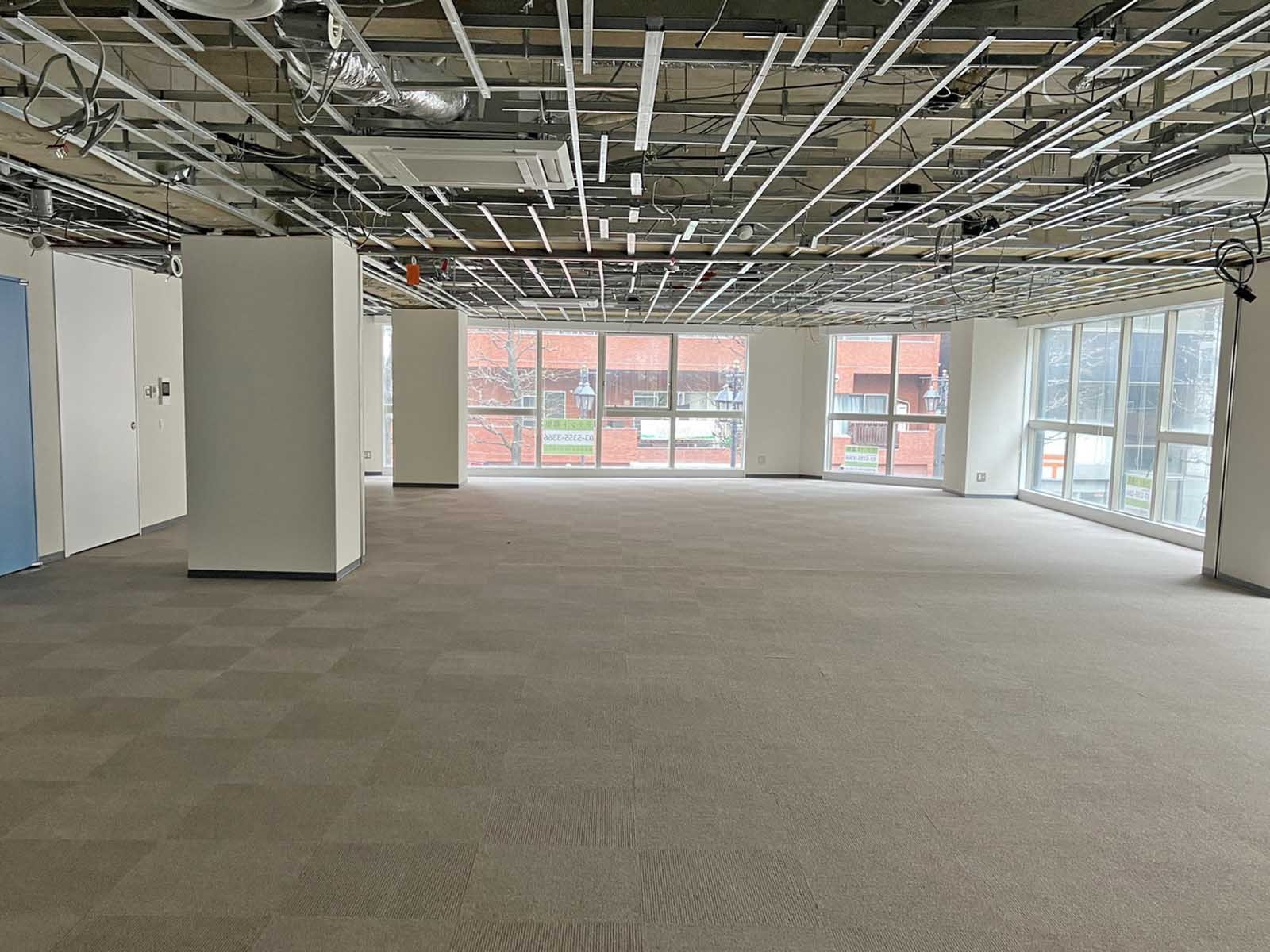 貸室奥側から見た室内