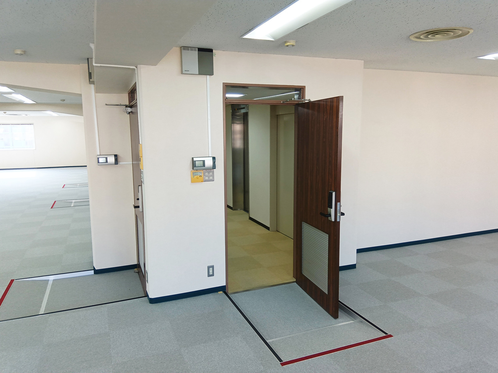 貸室出入口