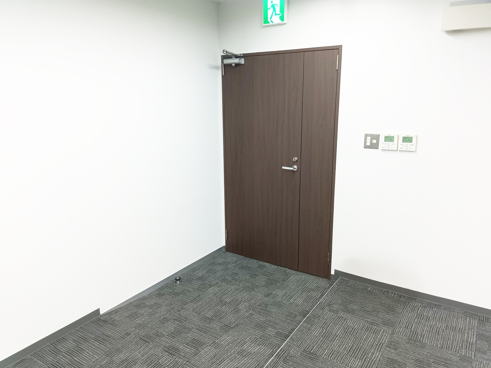貸室出入口