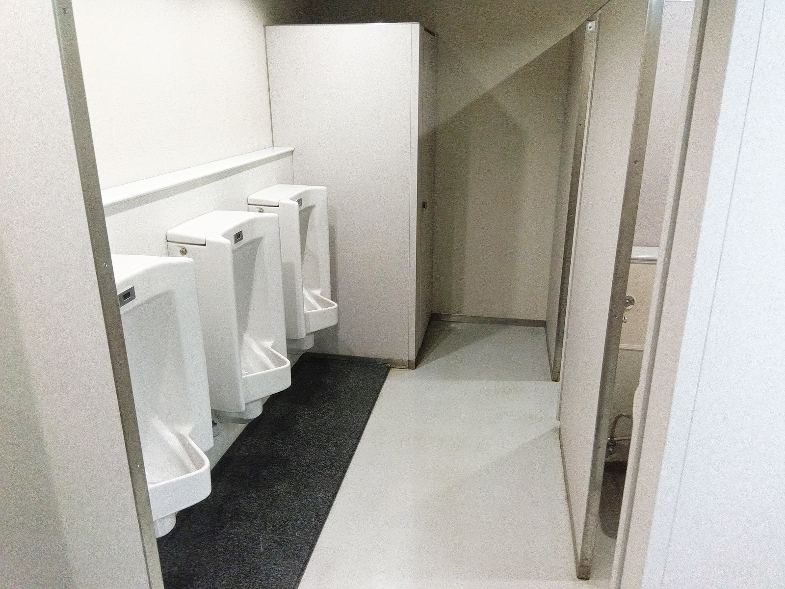 男性用トイレ