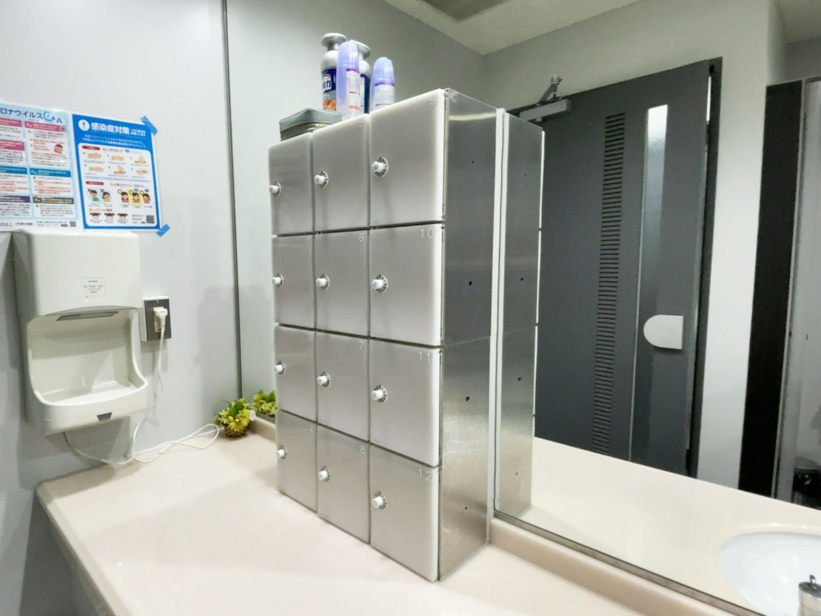 トイレ内の収納ボックス
