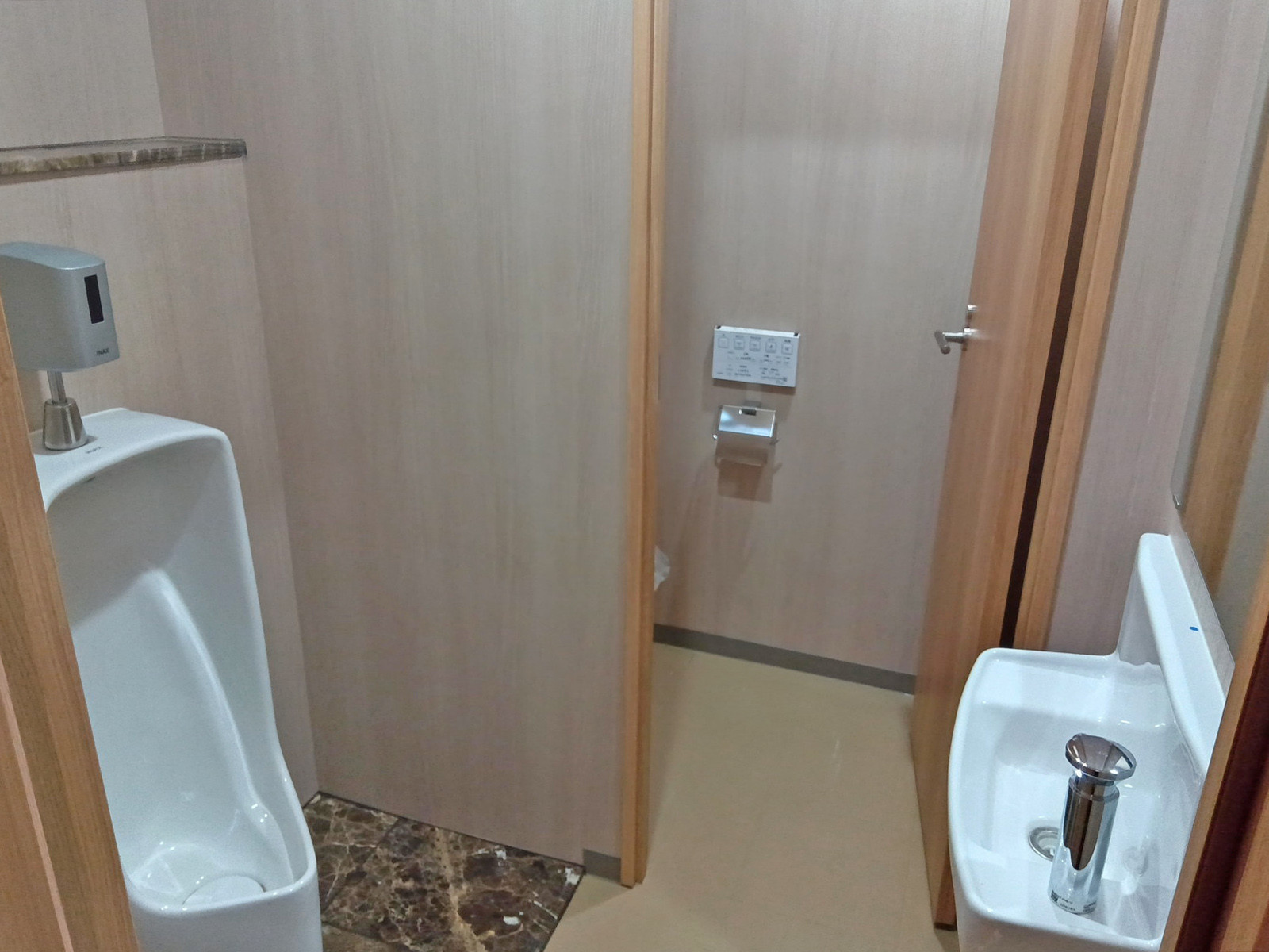男性用トイレ（7階）