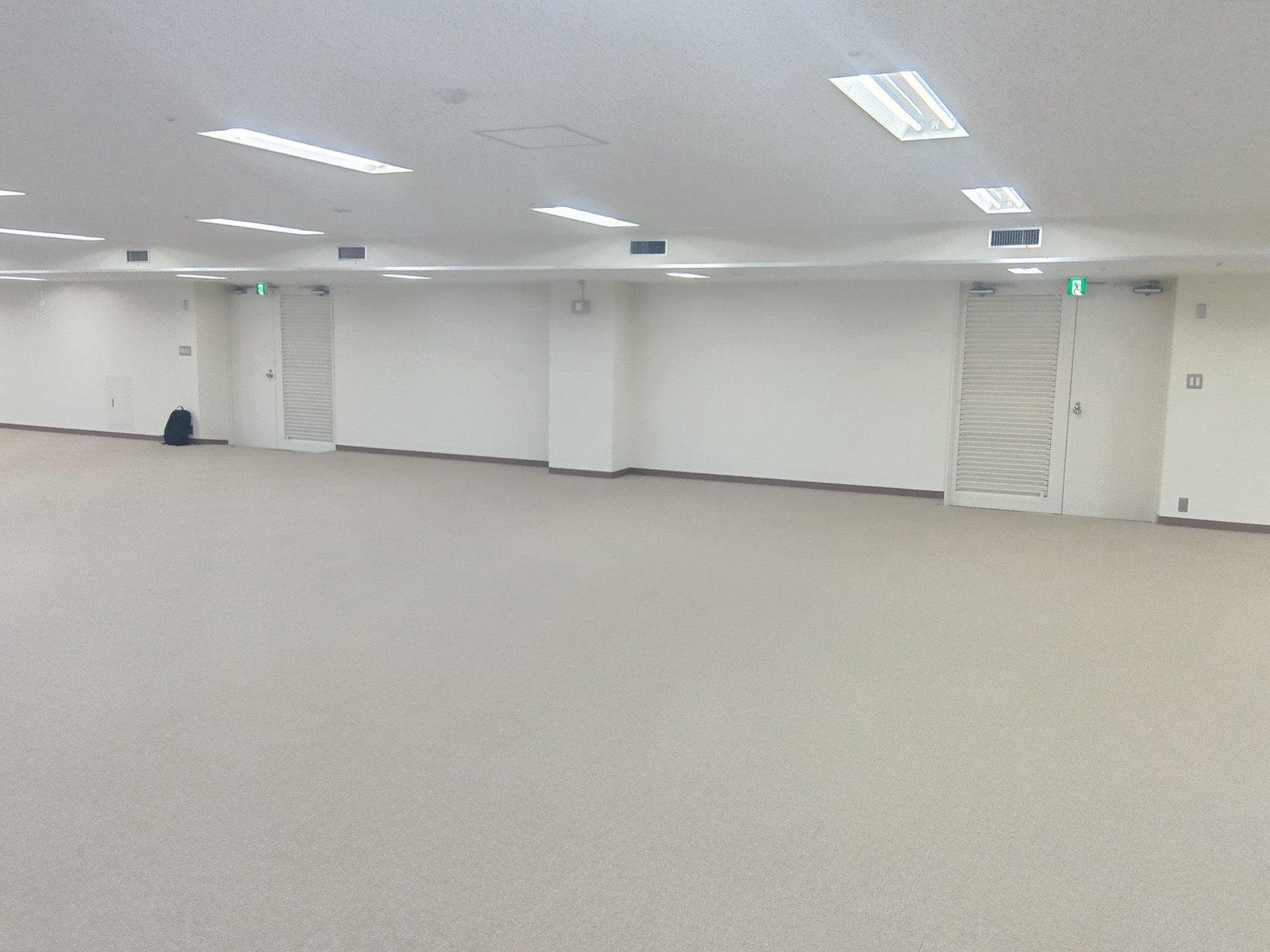 貸室出入口付近