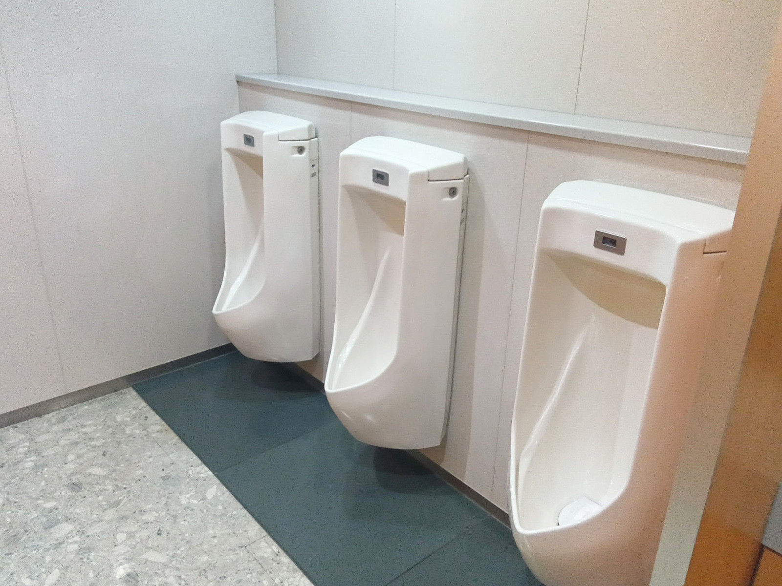 男性用トイレ