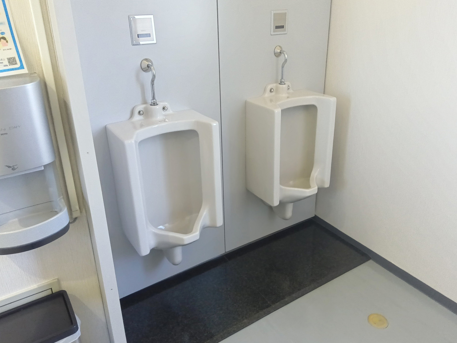 男性用トイレ