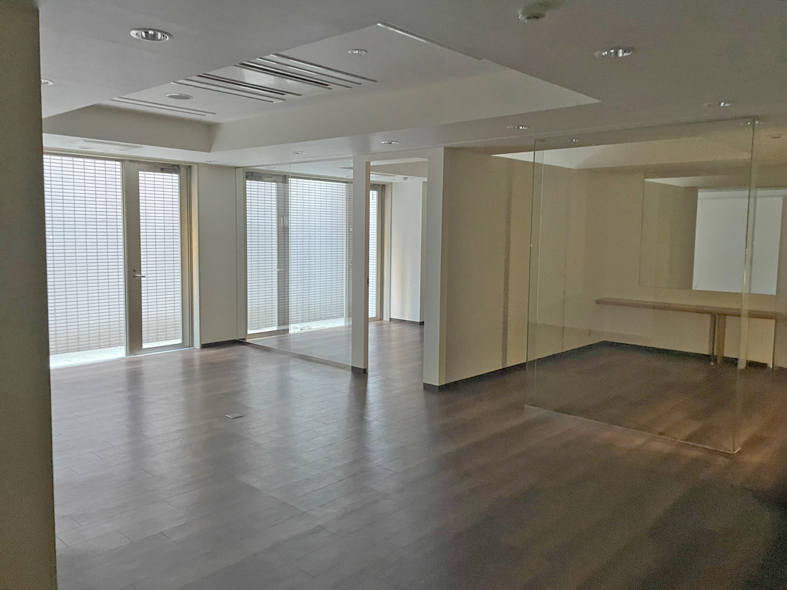 オフィス室内参考画像（地下1階・約28坪）