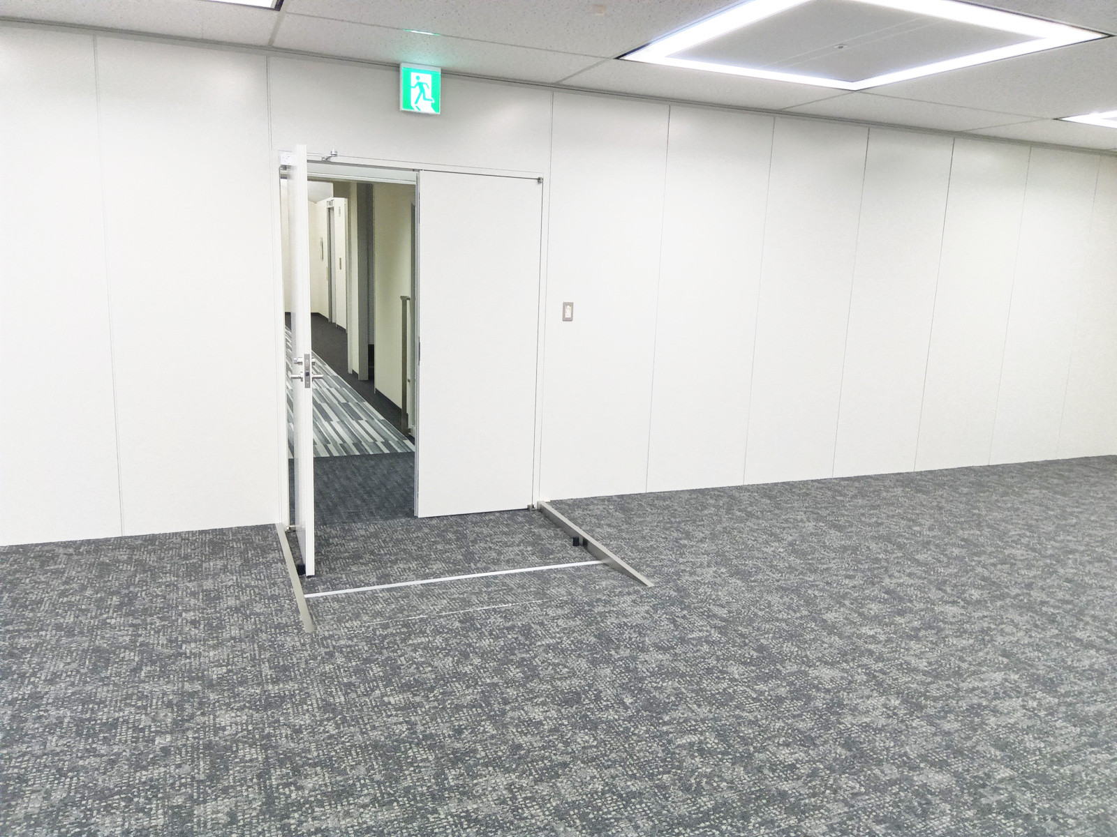 貸室出入口