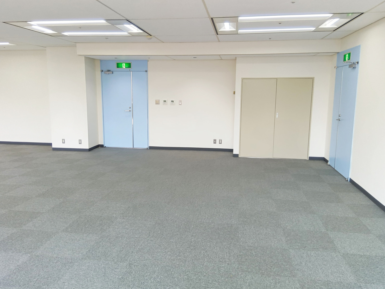 明るいオフィス