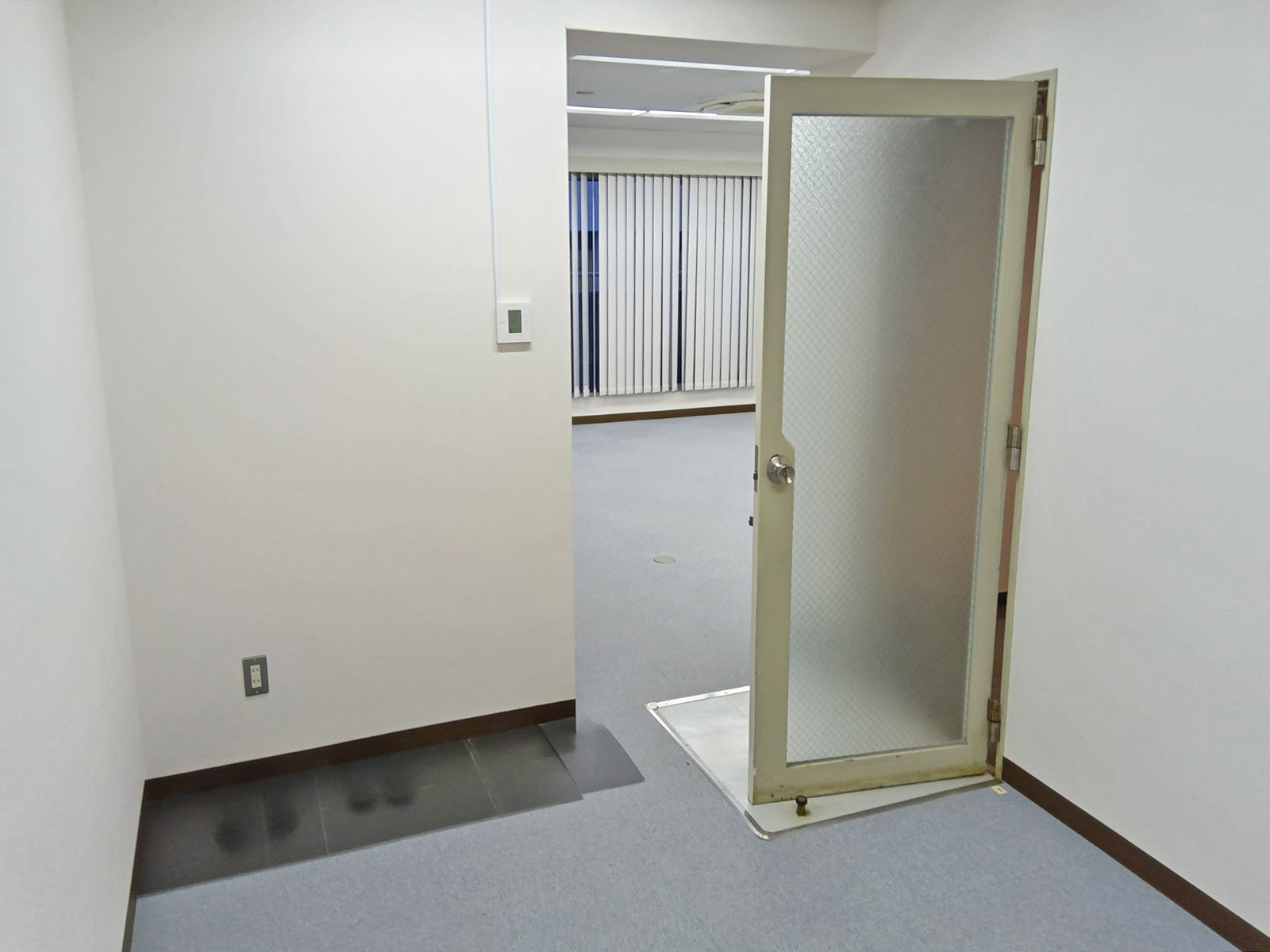 貸室出入口