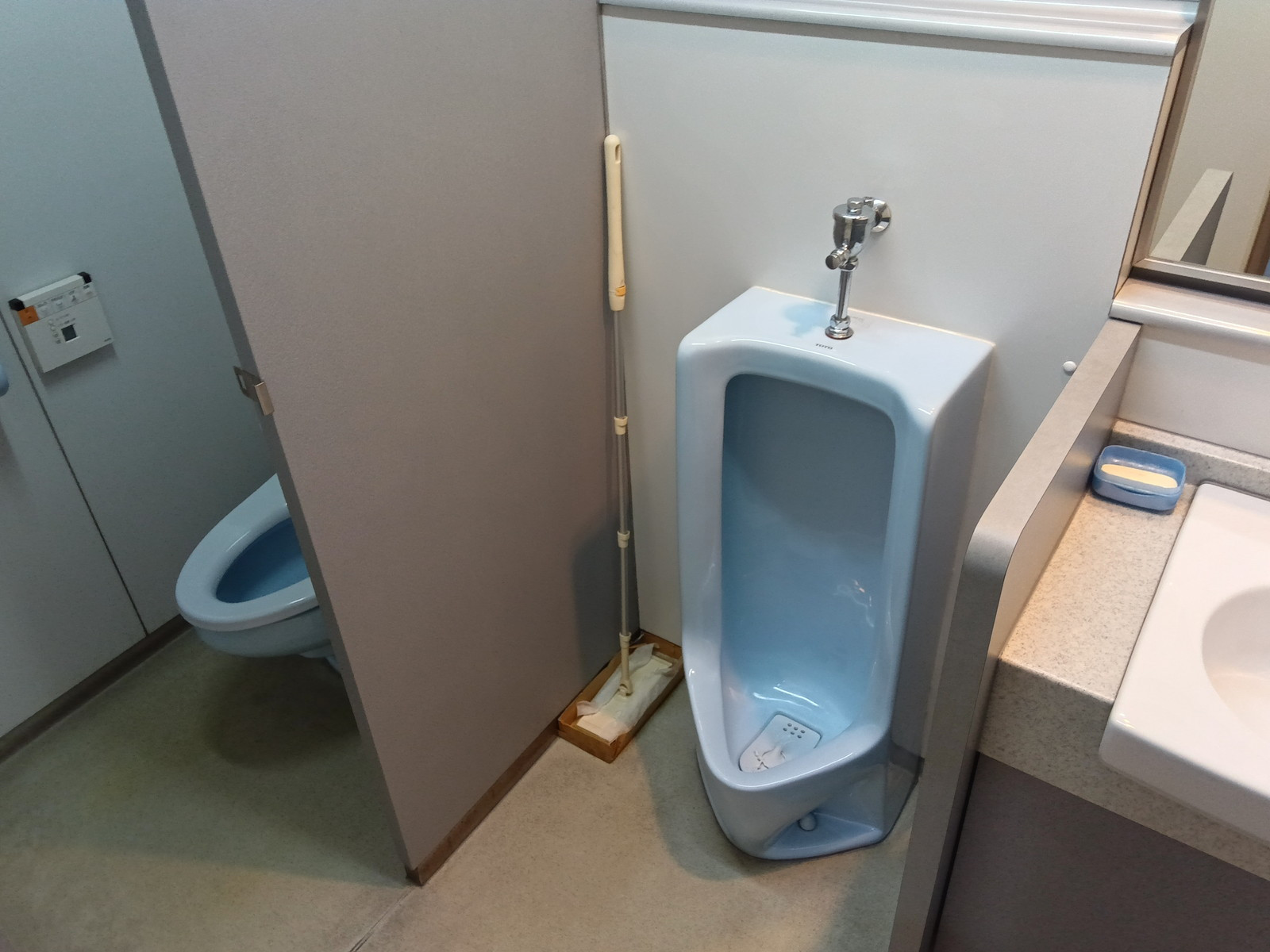 男性用トイレ