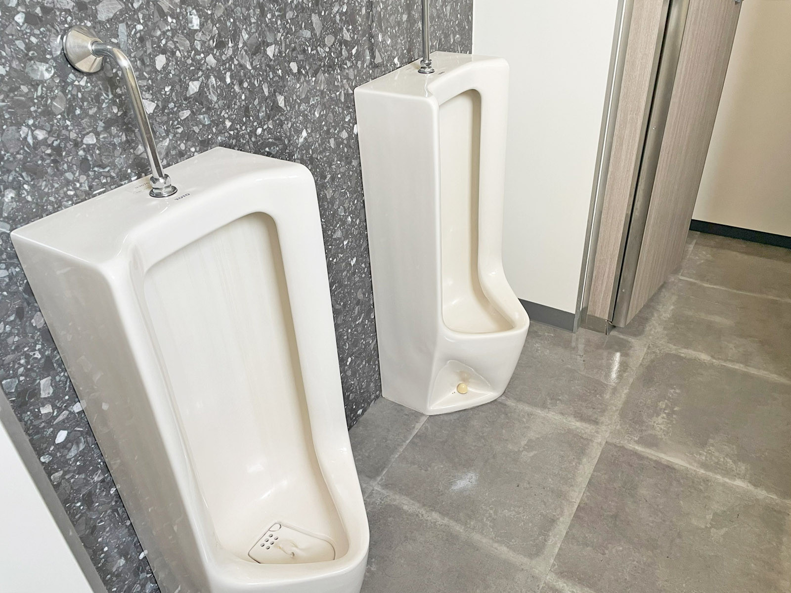 男性用トイレ（2つ）