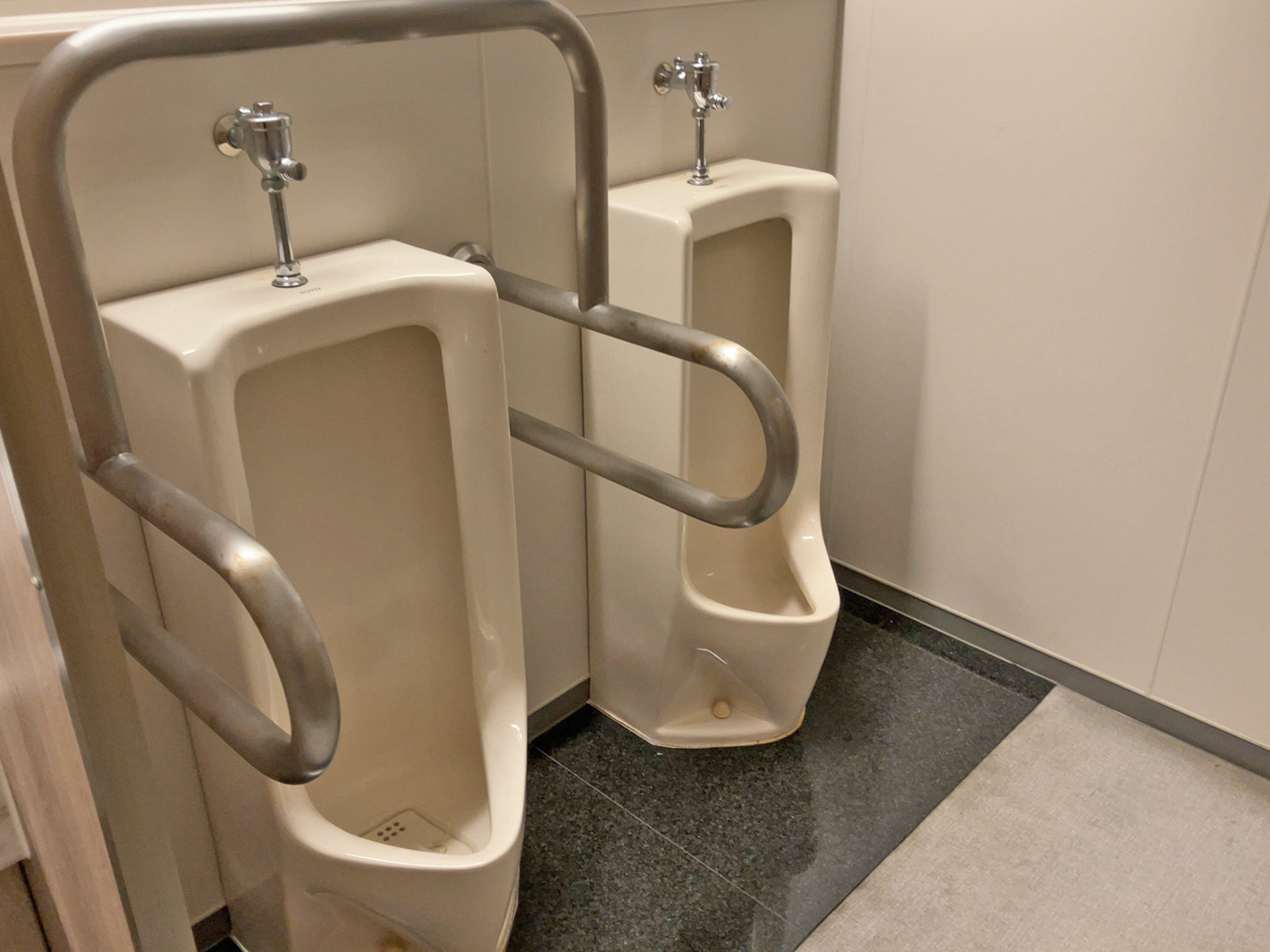 男性用トイレ