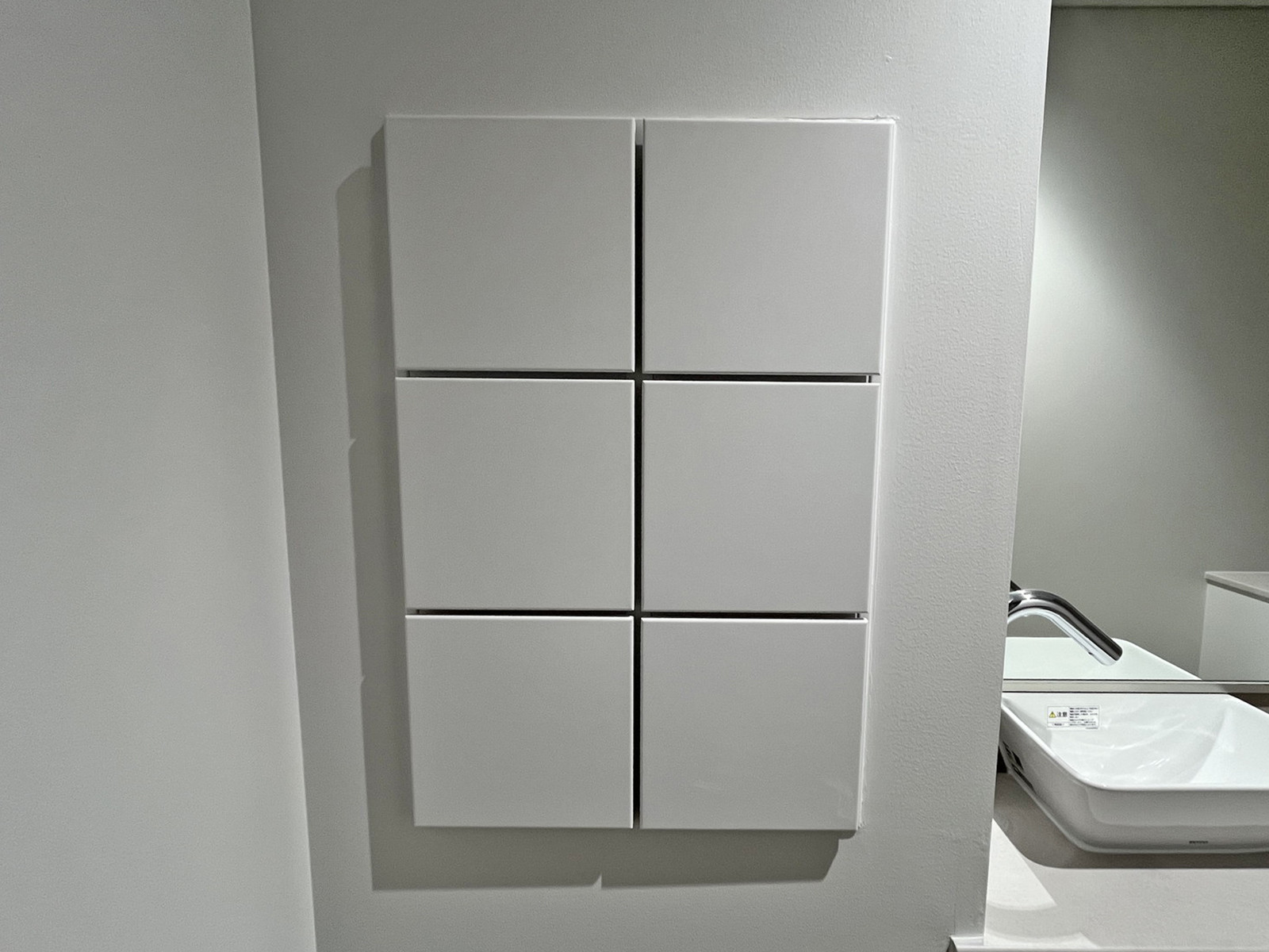 女性用トイレ専用小物入れ